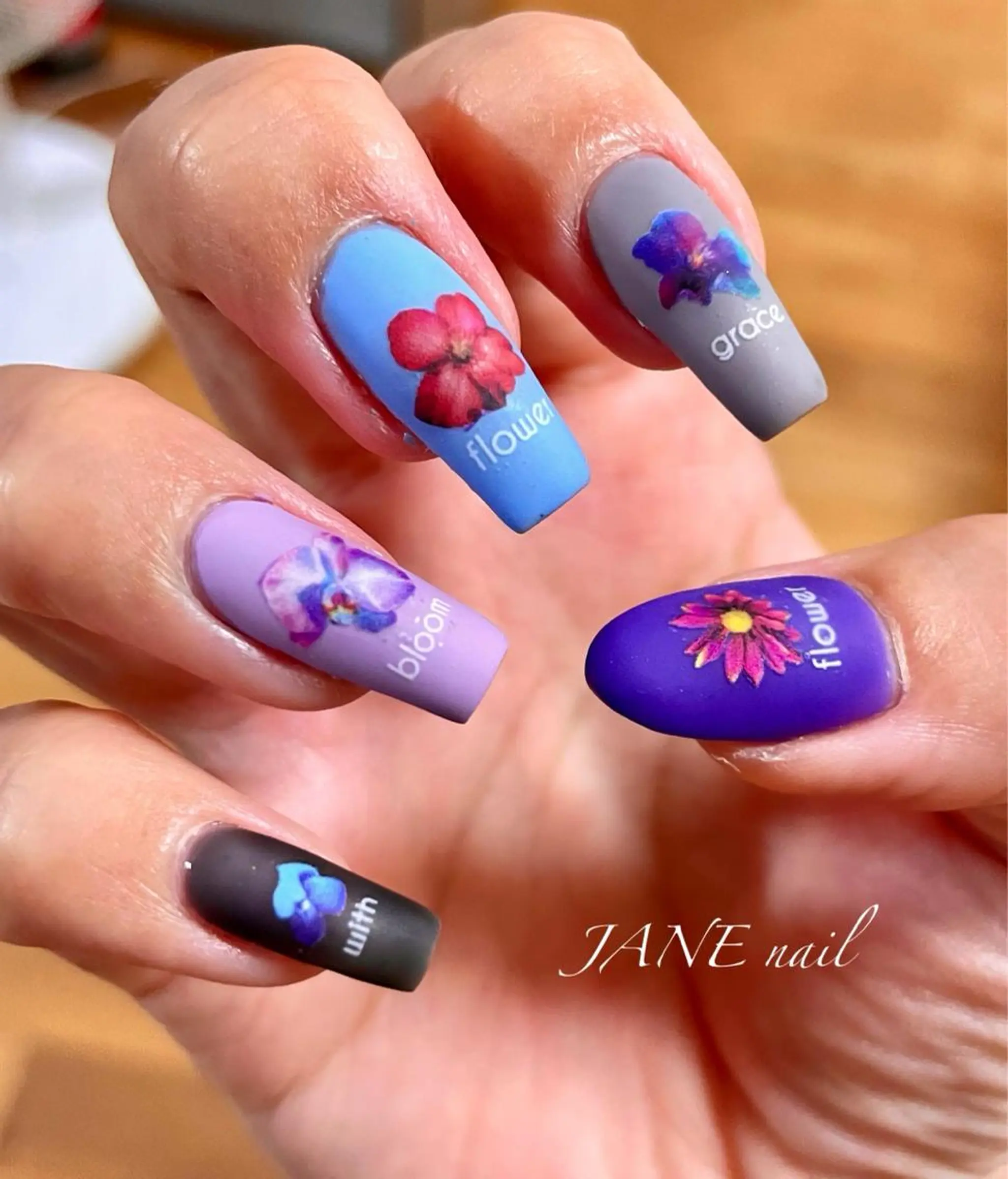 ネイル フラワーネイル フットネイル ロングネイル スカルプネイル 夏ネイル ハンドネイル Nail Salon JANEのネイルデザイン