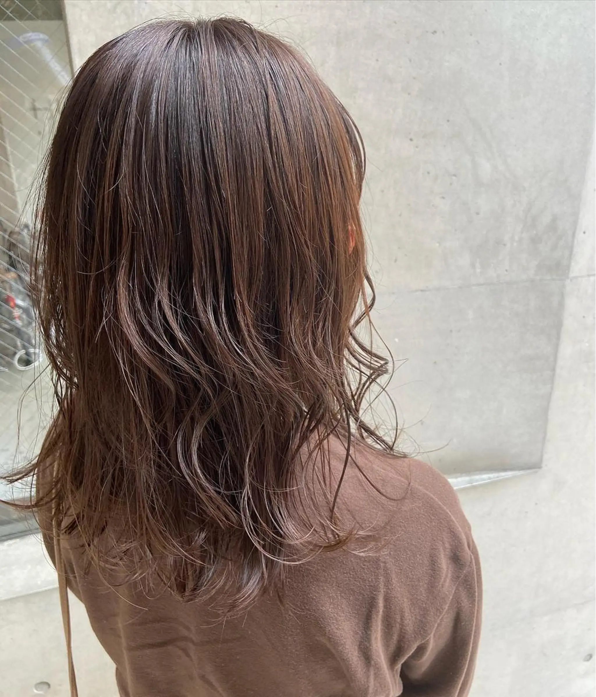 ミディアム ハイライト ヘアカラー なつめ🐶ショート ベージュカラーのヘアスタイル