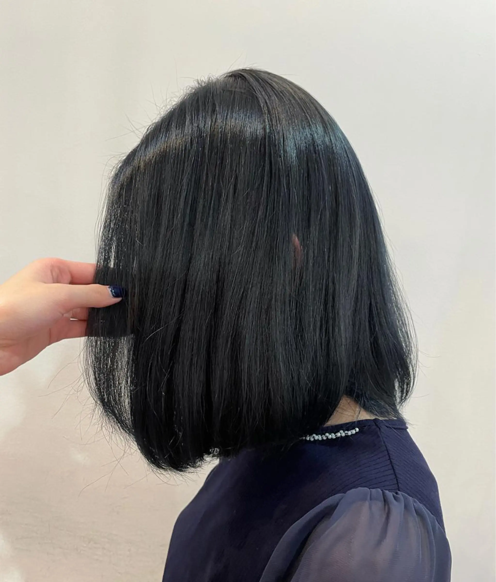 ミディアム カラー ネイビーカラー chiharu ボブ/レイヤーのヘアスタイル