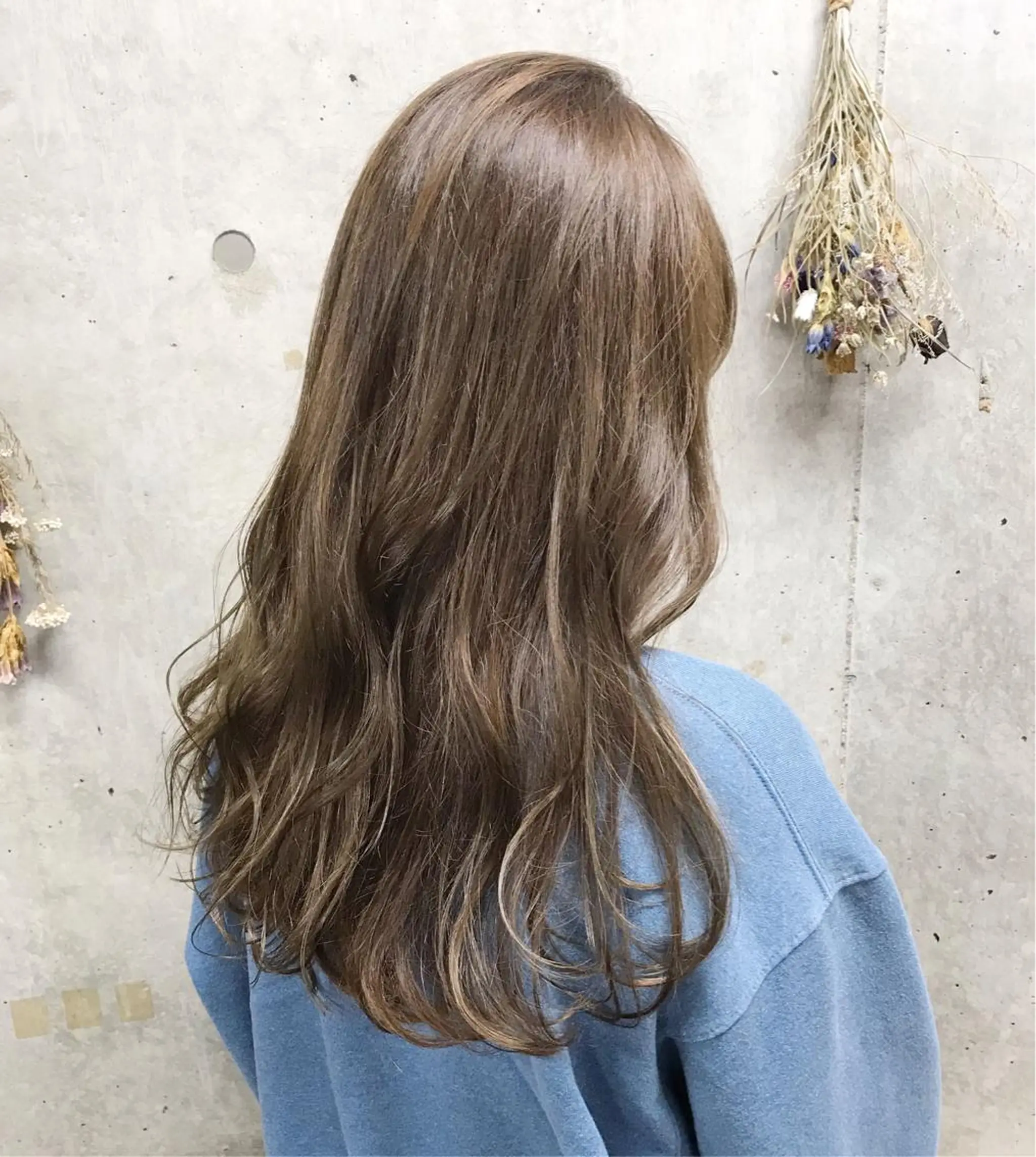 ロング カラー ヘアアレンジ ベージュカラー ブリーチ ミルクティーベージュ ブリーチなしカラー Satsuki ✂︎♡のヘアスタイル