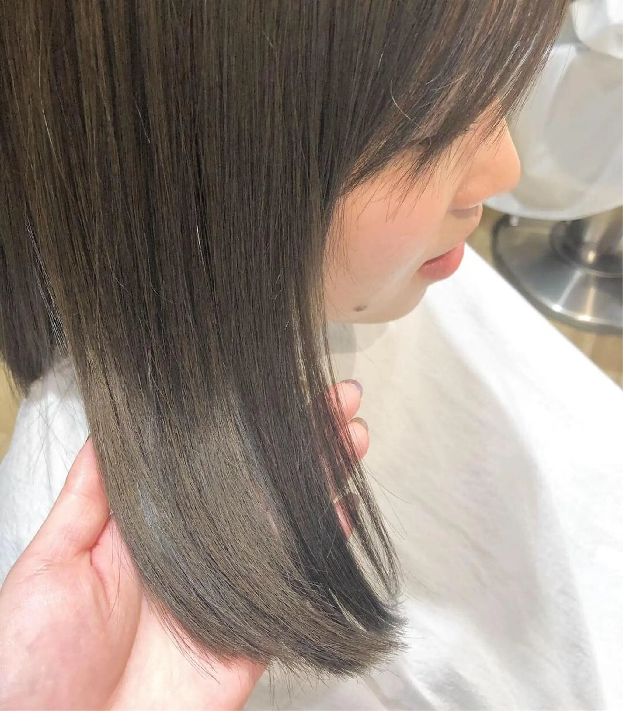 セミロング カラー カット ヘアカラー 小森 樹奈のヘアスタイル