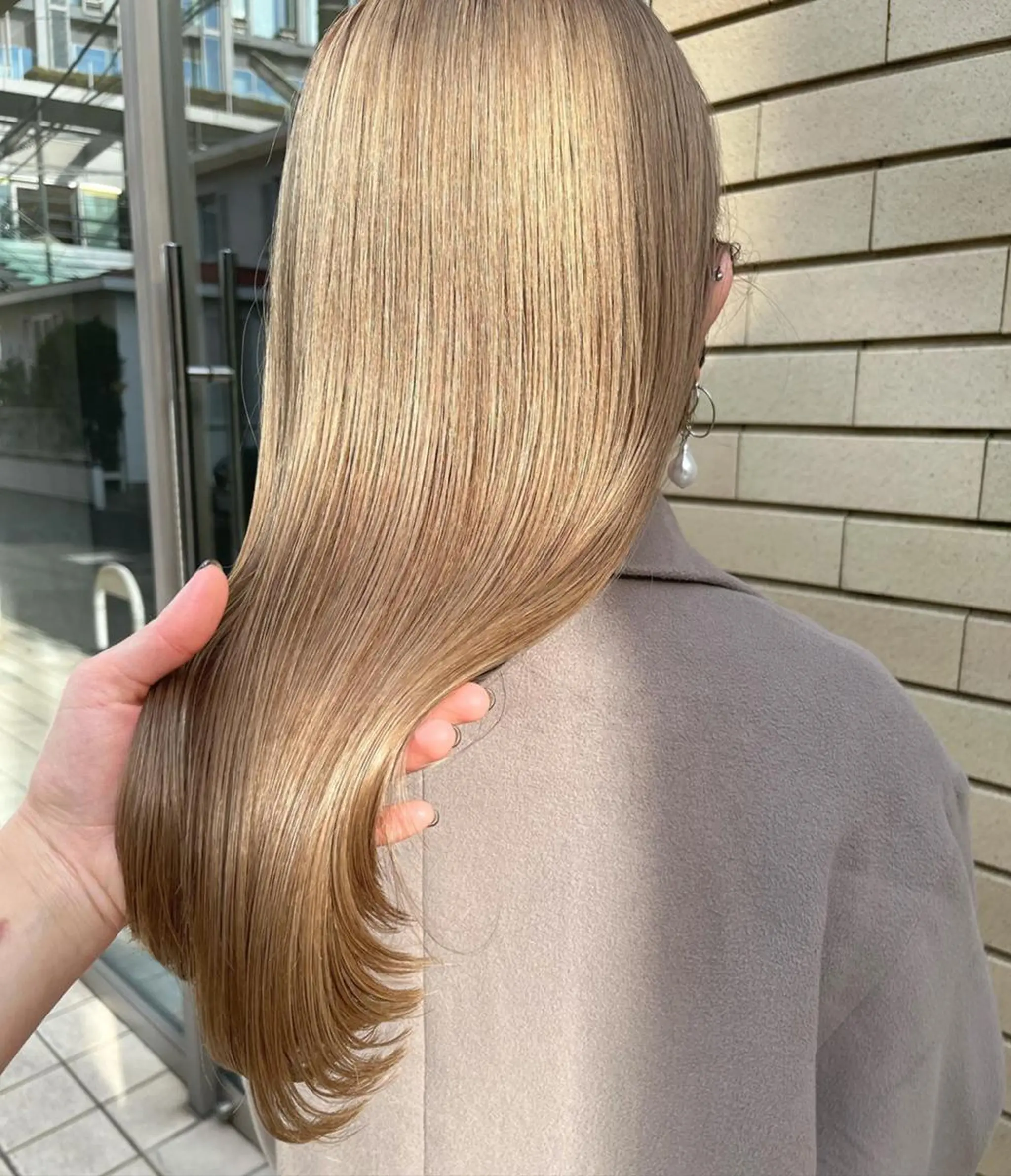 ミディアム カラー ヘアアレンジ ベージュカラー グレージュ ハイライトカラー ミルクティーベージュ くせ毛 韓国/髪質改善💘 櫻井かれんのヘアスタイル