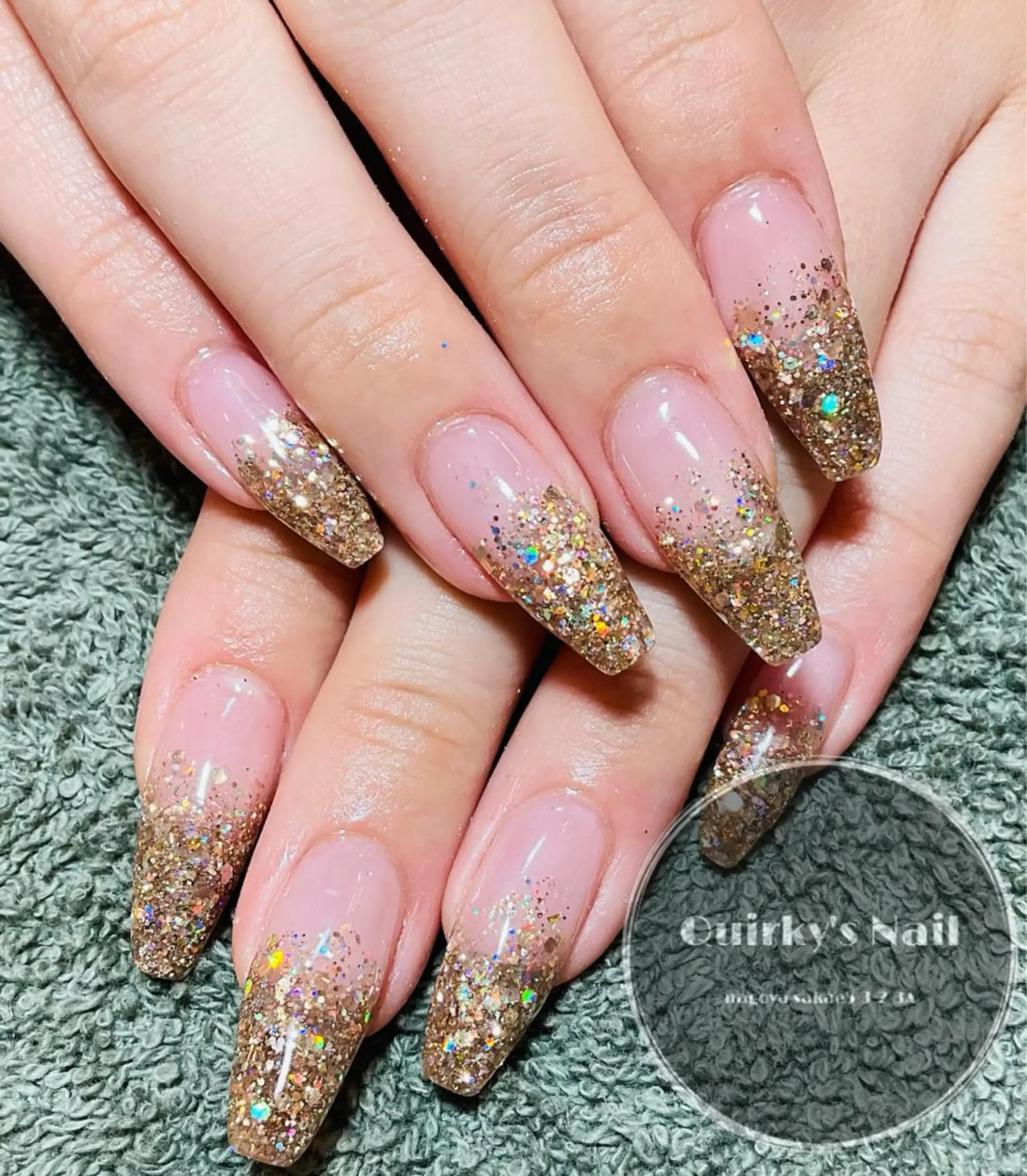 ネイル ゴールド グラデーション ラメ(グリッター) ラメグラデーション Quirky's Nail【栄店】のネイルデザイン