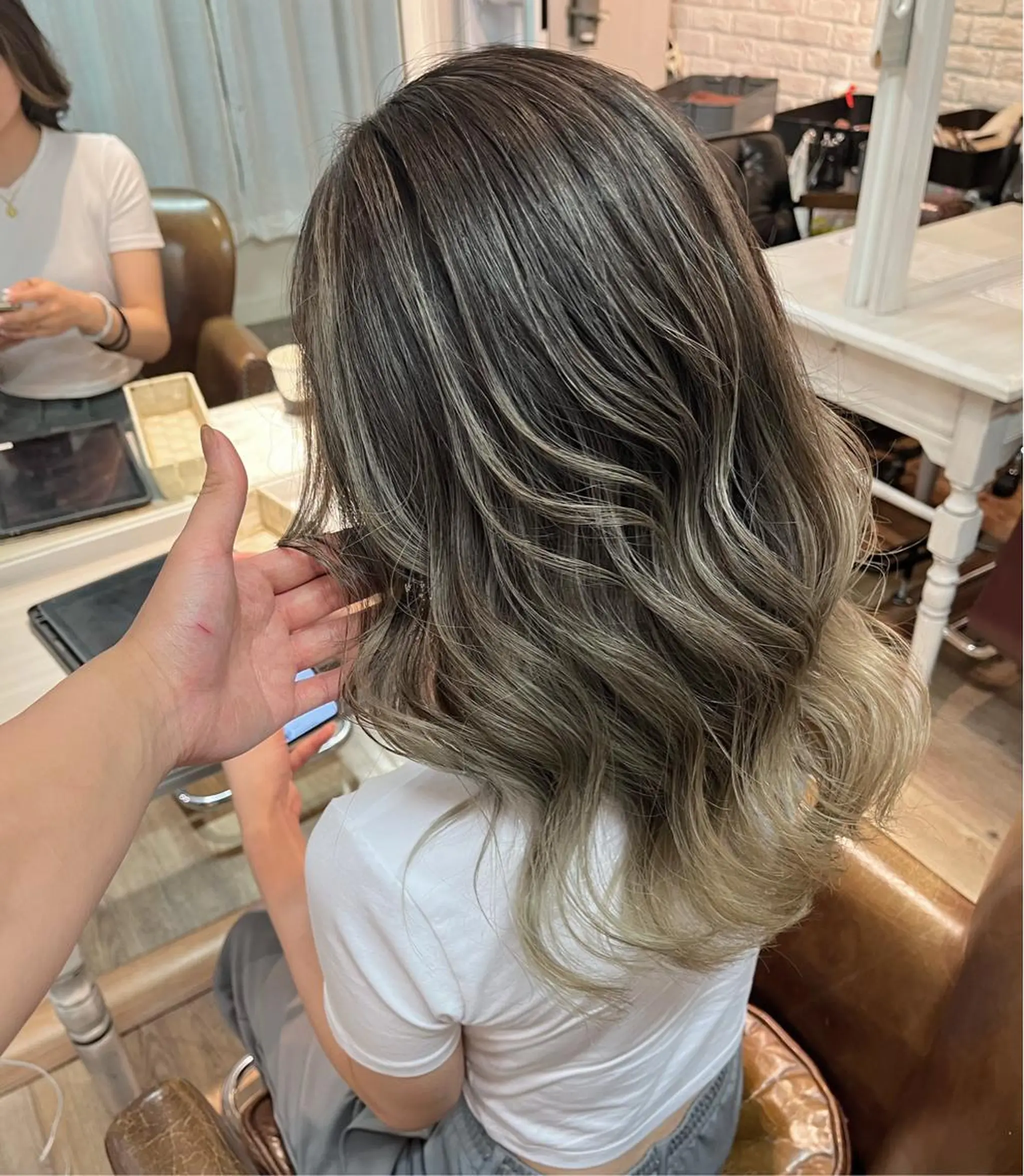 セミロング カラー ハイーンカラー/外国 人風カラー/ミノリのヘアスタイル