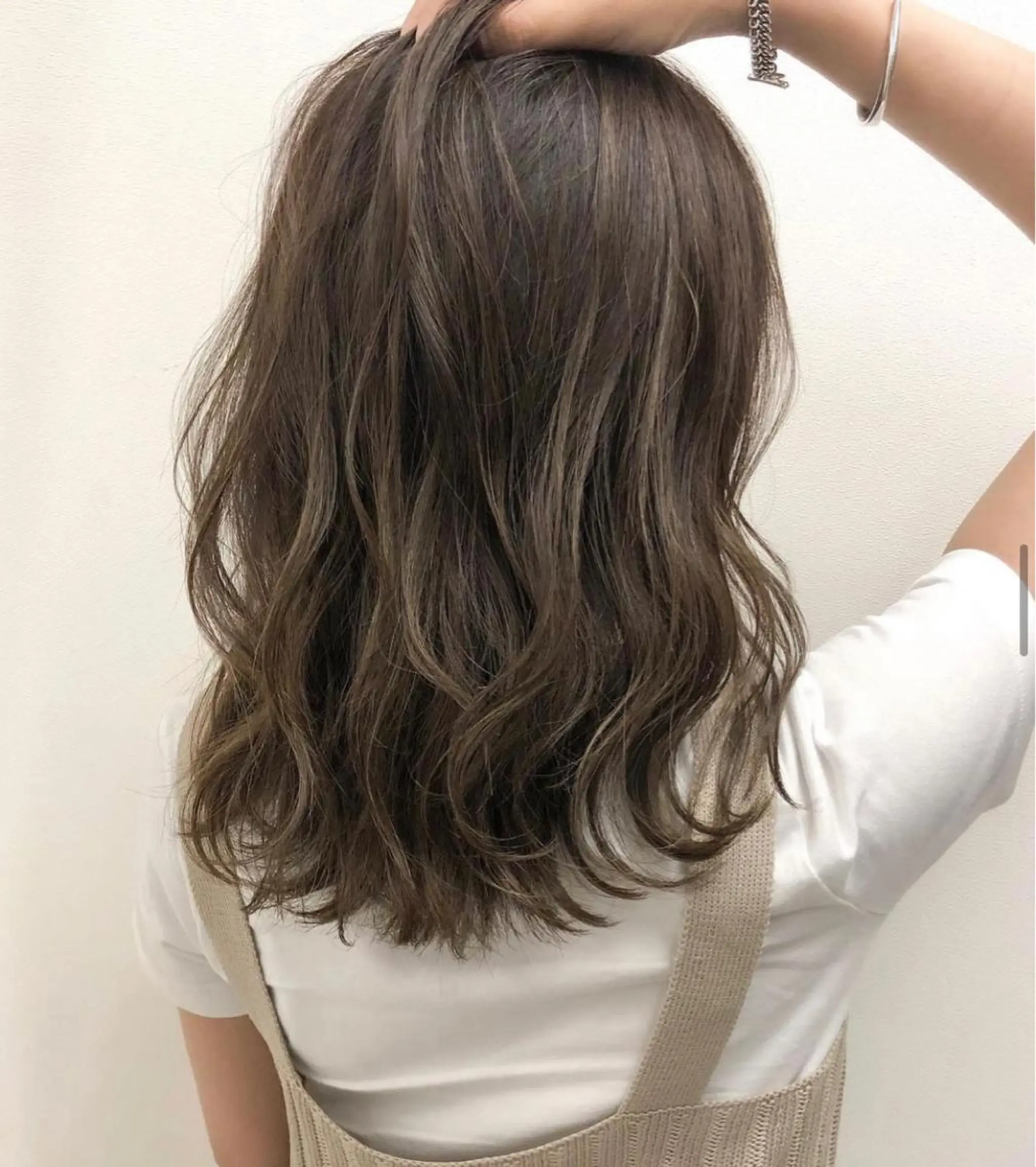 カラー Kvell&Co.所属・ハイトーン カラーのヘアスタイル
