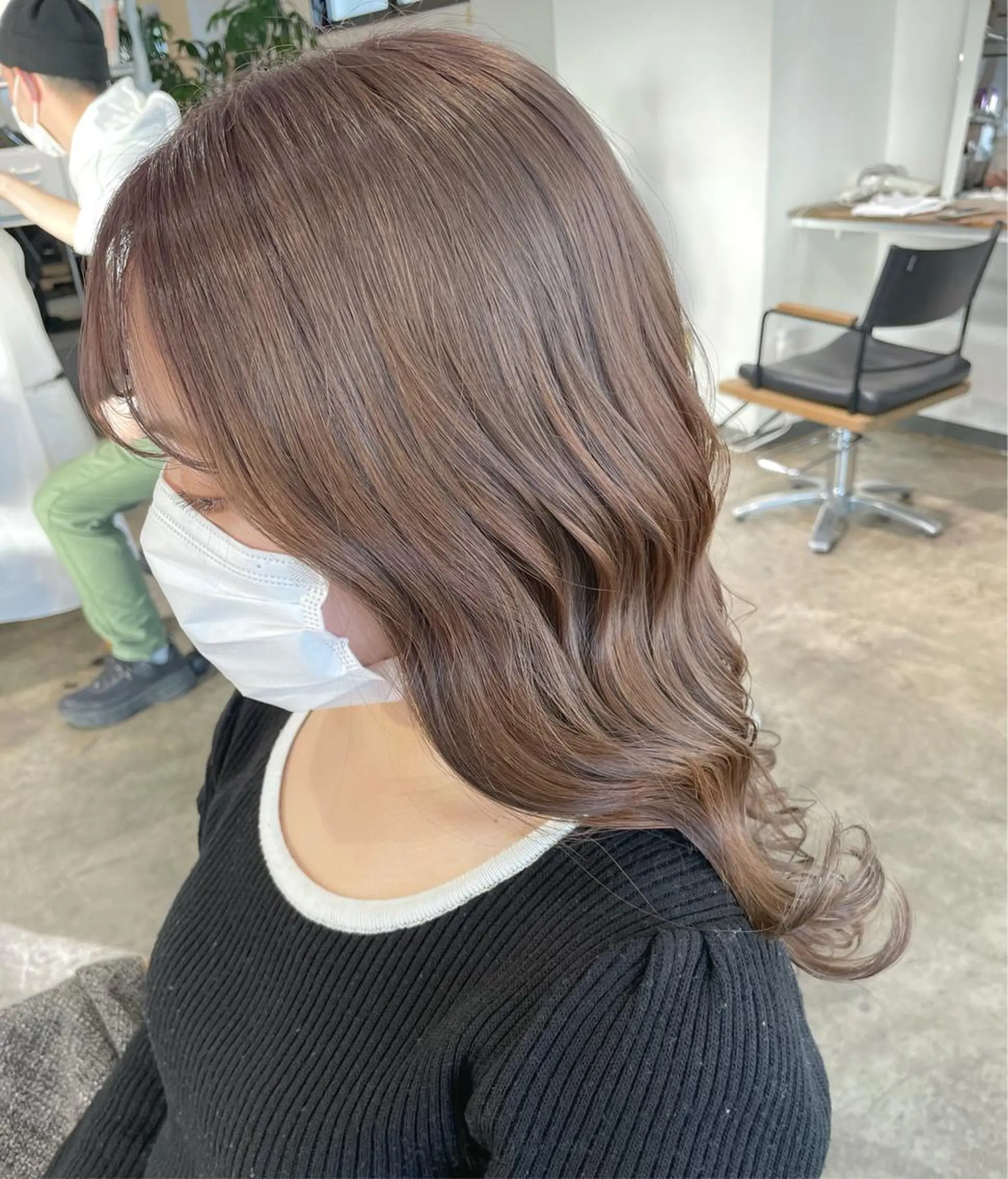 セミロング カラー ベージュカラー ミルクティーベージュ ヘアカラー トリートメント ヘアセット ✨艶ブリーチカラー ✨四ノ宮裕己のヘアスタイル