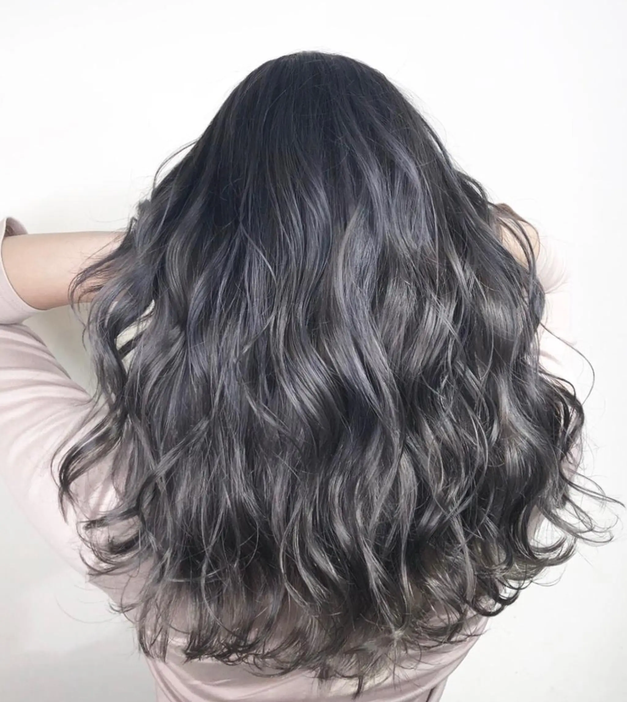 セミロング カラー _WHITE＋ 南海難波店のヘアスタイル