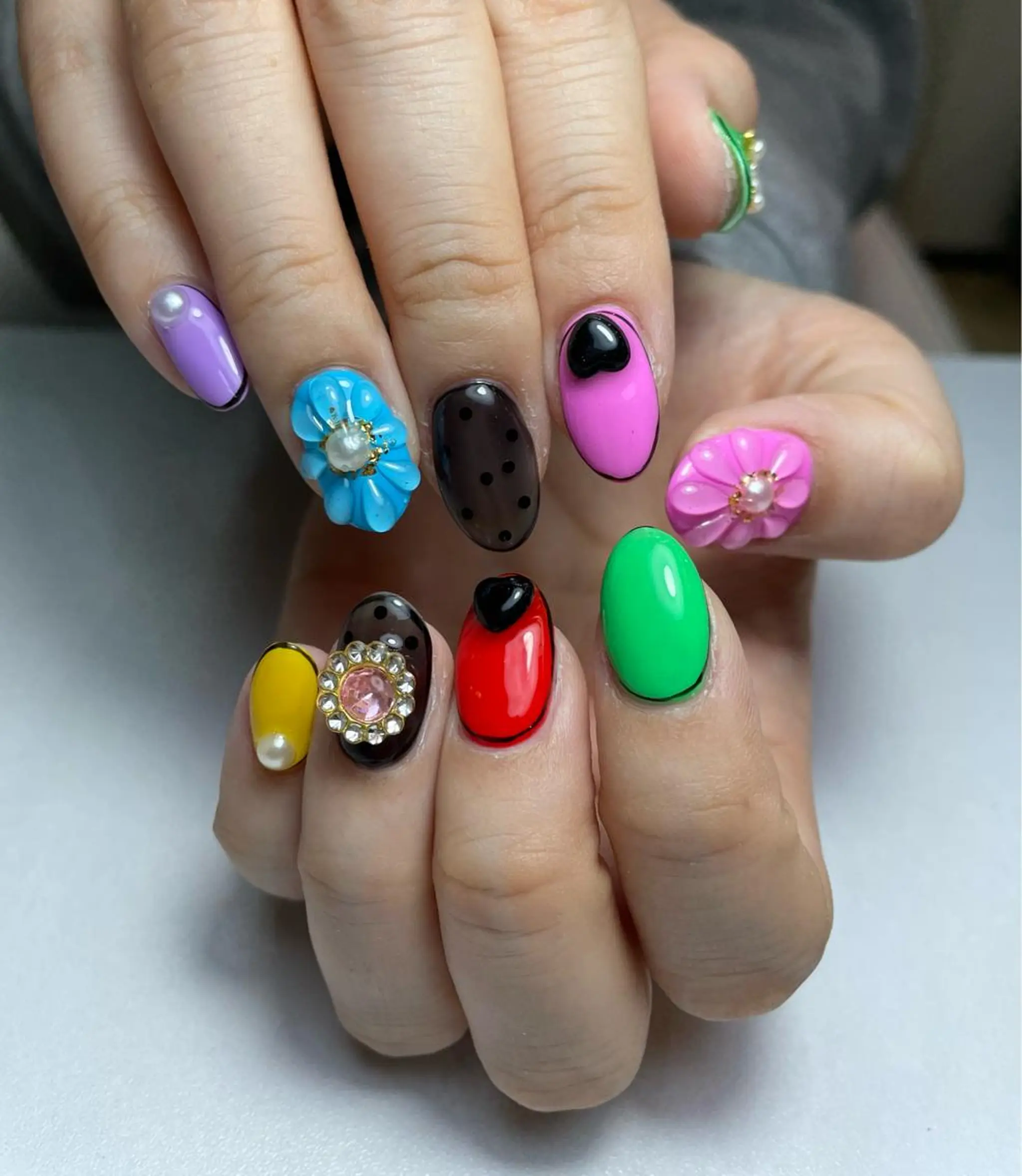 ネイル クリアネイル フラッシュネイル フラワーネイル グラデーション キラキラネイル ハンドネイル NailPrincess所属・princess スカルプ専門店のネイルデザイン