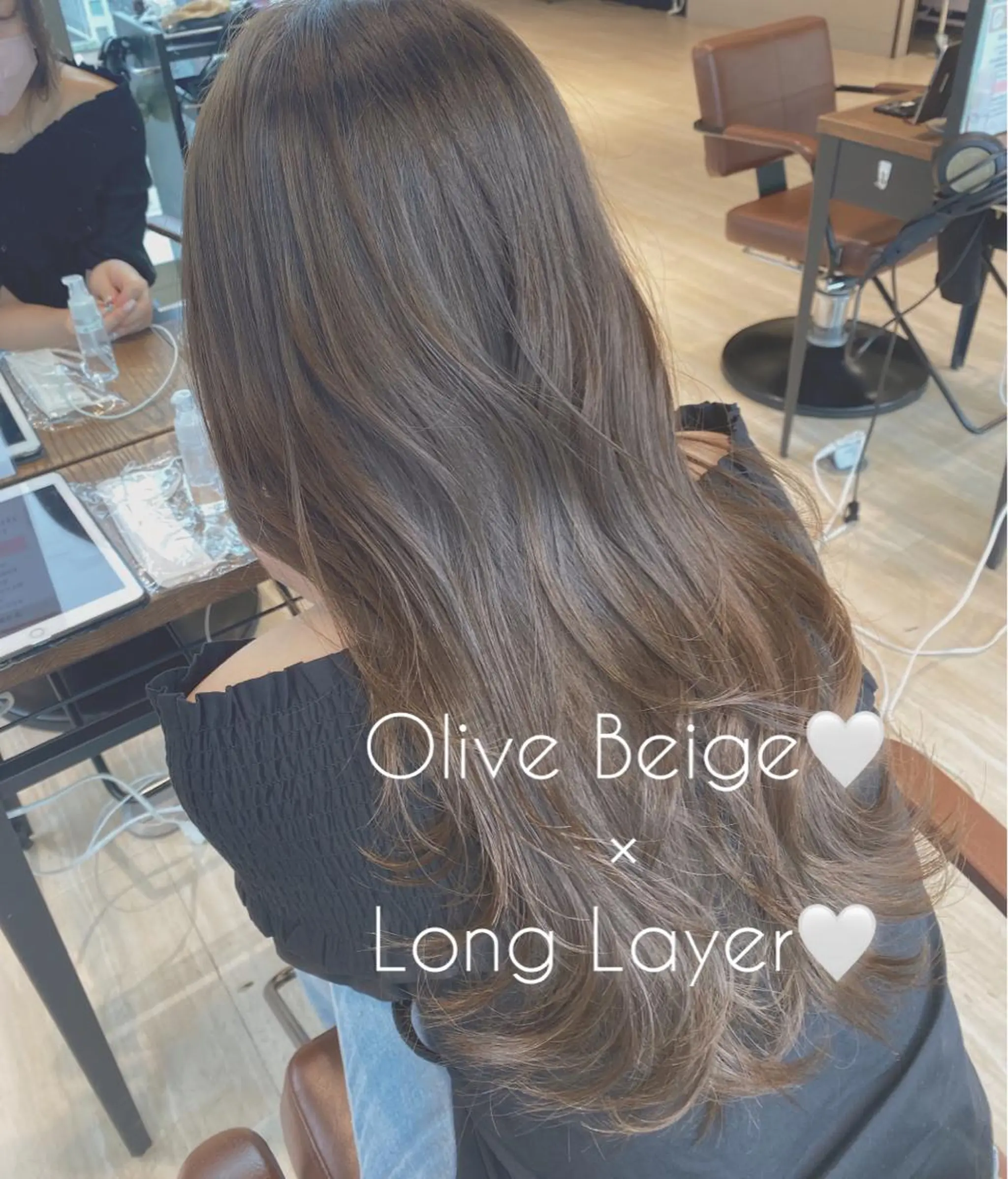 ロング カラー ロングレイヤー ベージュカラー オリーブベージュ レイヤーカット ロング 🍼顔周りカット/ レイヤー/小川華奈のヘアスタイル