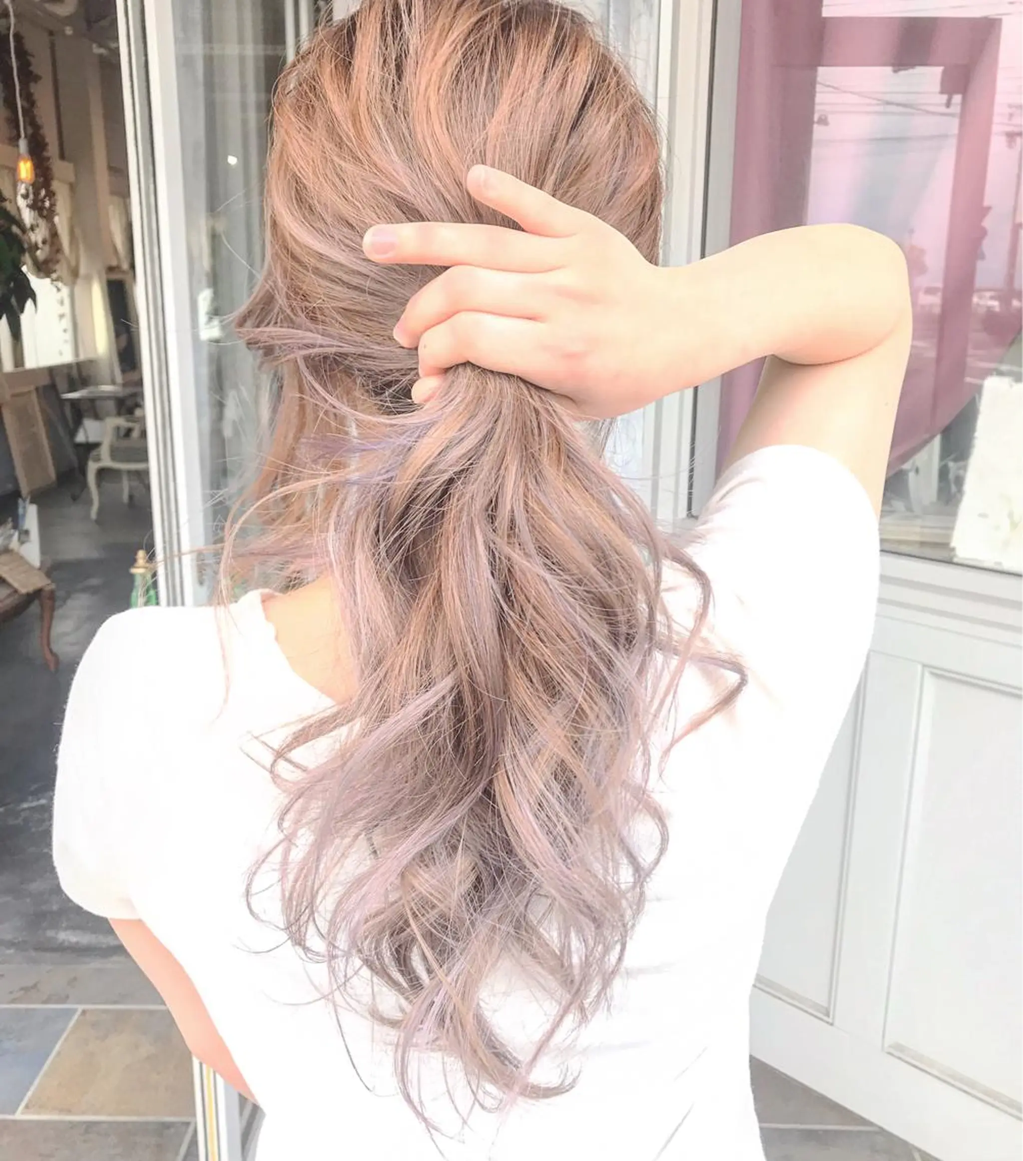 セミロング カラー ヘアアレンジ お団子ヘア 切りっぱなしボブ バレイヤージュ デザインカラー グラデーションカラー Mariana/ 鶴原-ハイライトのヘアスタイル