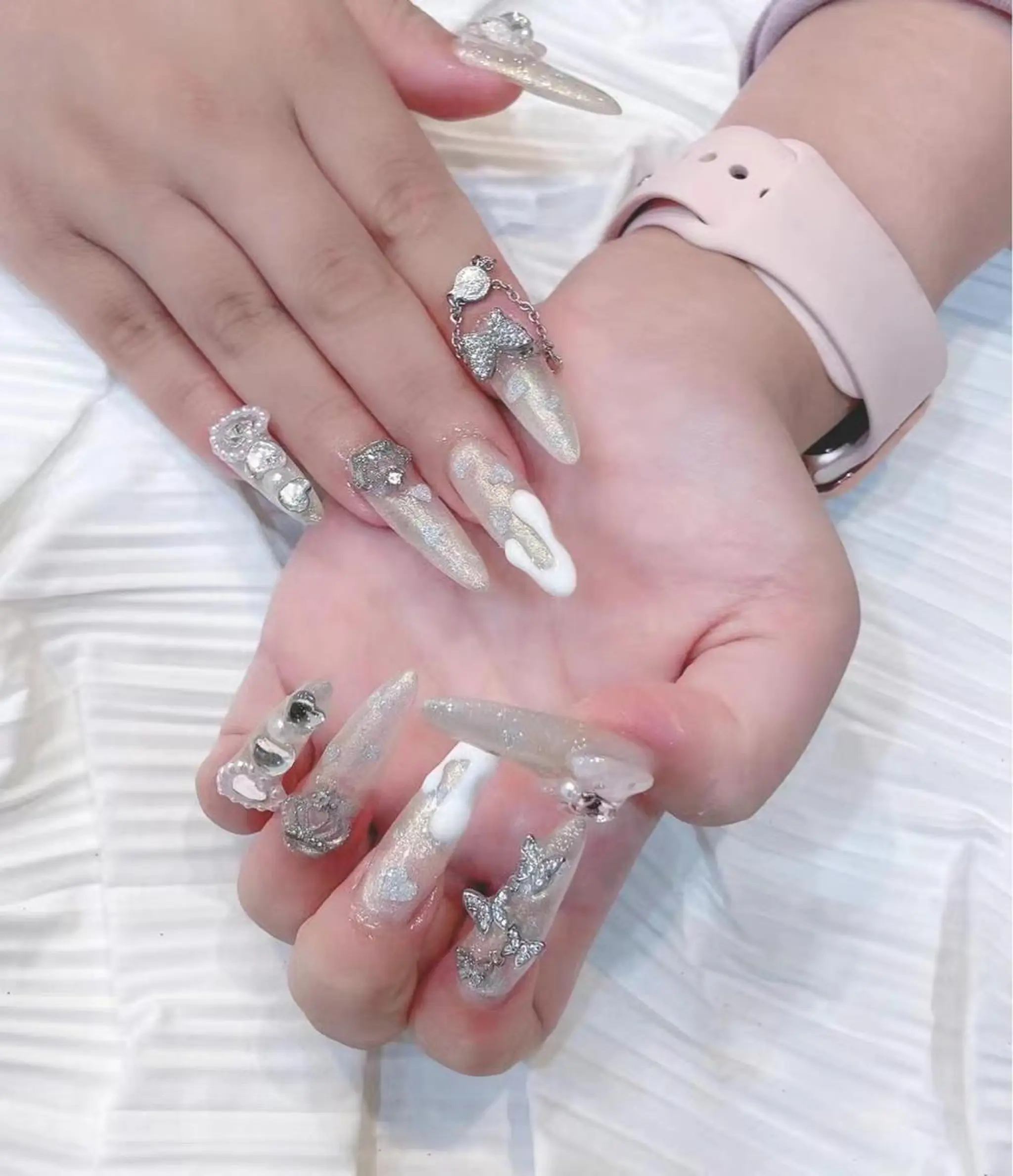 ネイル ラメ(グリッター) シルバー Babarla Nailのネイルデザイン
