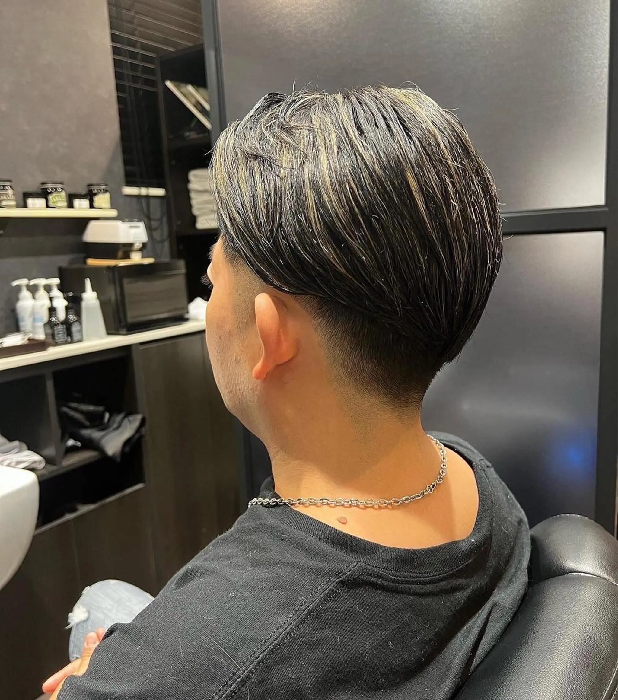 ショート カラー メンズ フェードカット メンズハイライト メンズショート ハイライトカラー ハイライト カット BARBER SUGIYAMA所属・北千住理容室バーバー 小堀悠作のヘアスタイル