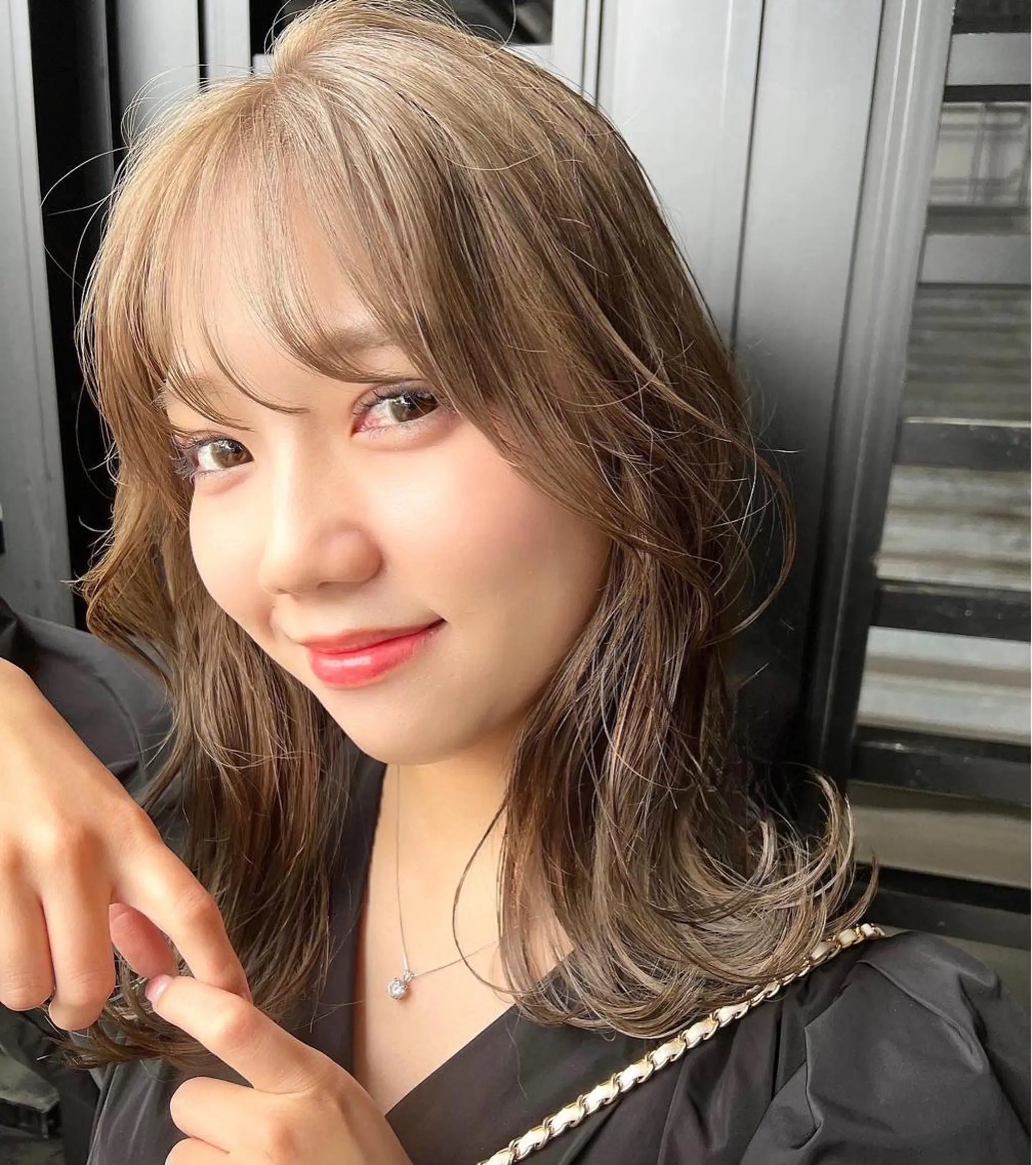 ミディアム カラー GiseL アンリのヘアスタイル