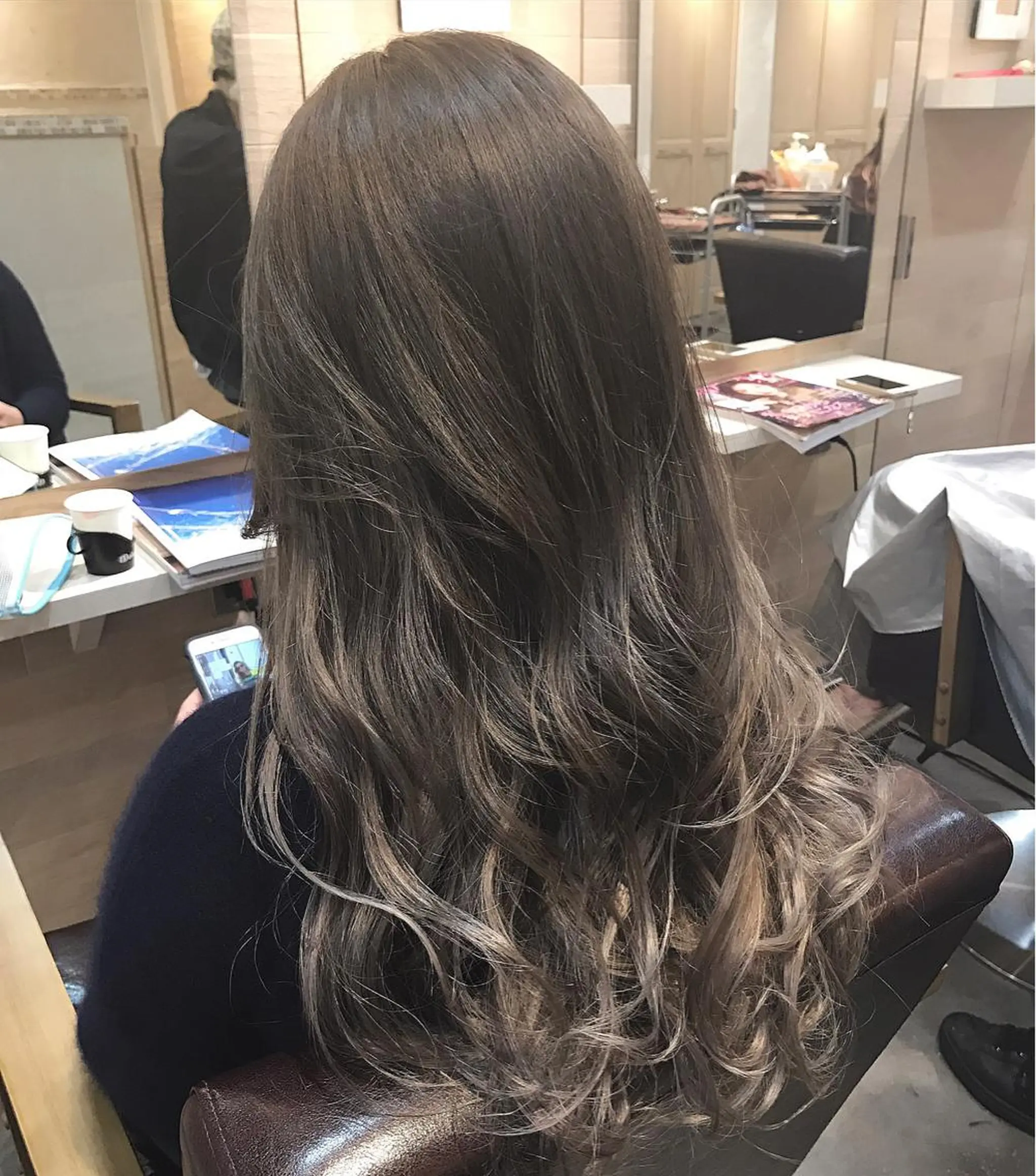 ロング カラー ブリーチ グラデーションカラー グレージュ she2.shinjuku所属・顧客様専用予約 新規予約不可のヘアスタイル