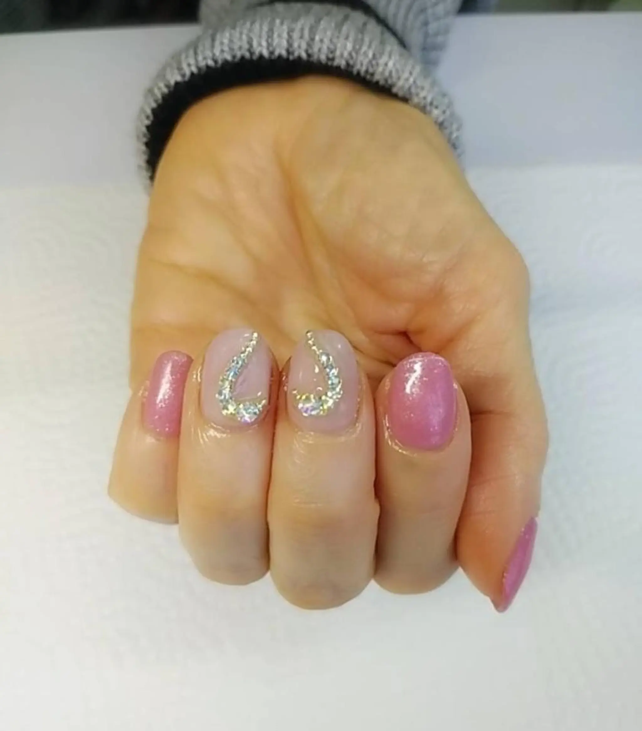 ネイル ハート ストーンネイル ハンドネイル ハンドケア プライベートサロン RosyLily所属・プライベートサロン Rosy Lilyのネイルデザイン