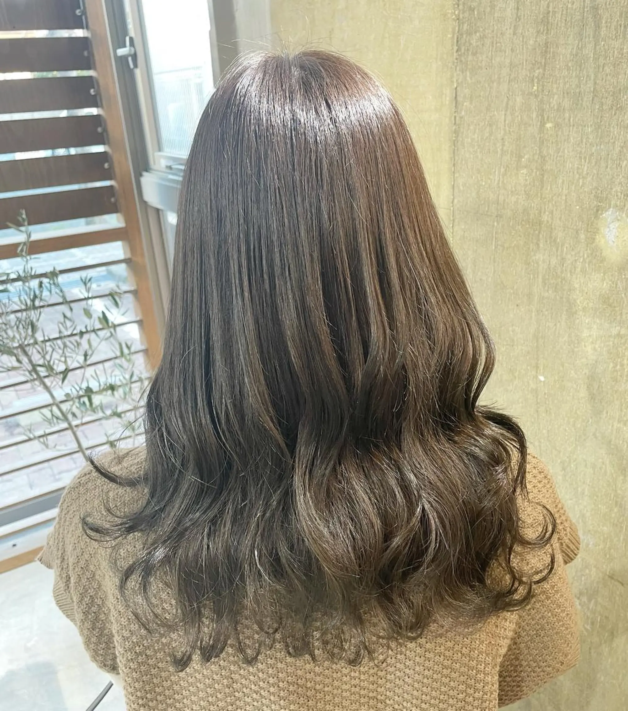 ロング カラー uru"所属・uru" すずきさゆりのヘアスタイル