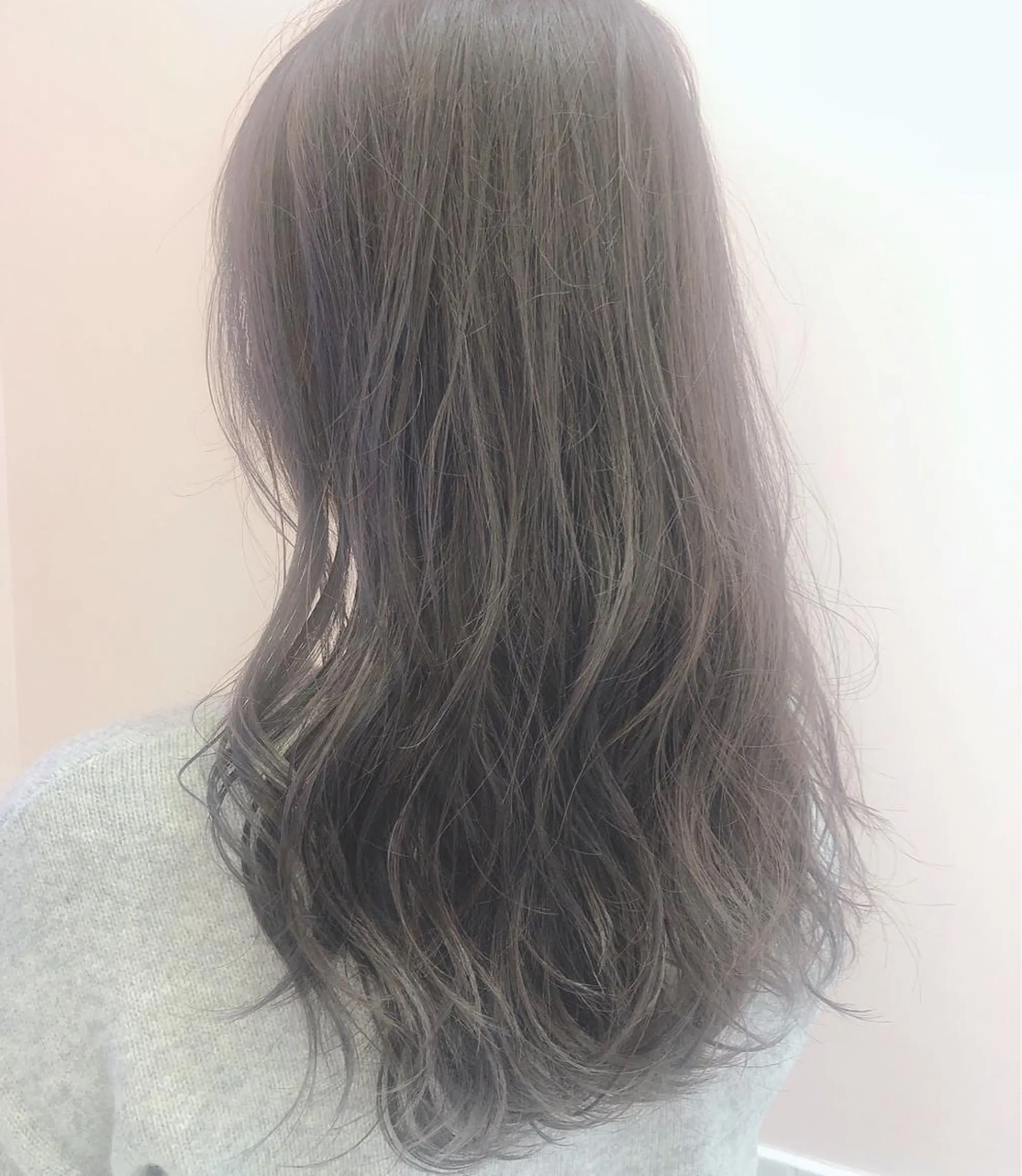 ロング カラー ブリーチ グレージュ ヘアカラー トリートメント 透明感カラー× レイヤーカット✨高梨のヘアスタイル