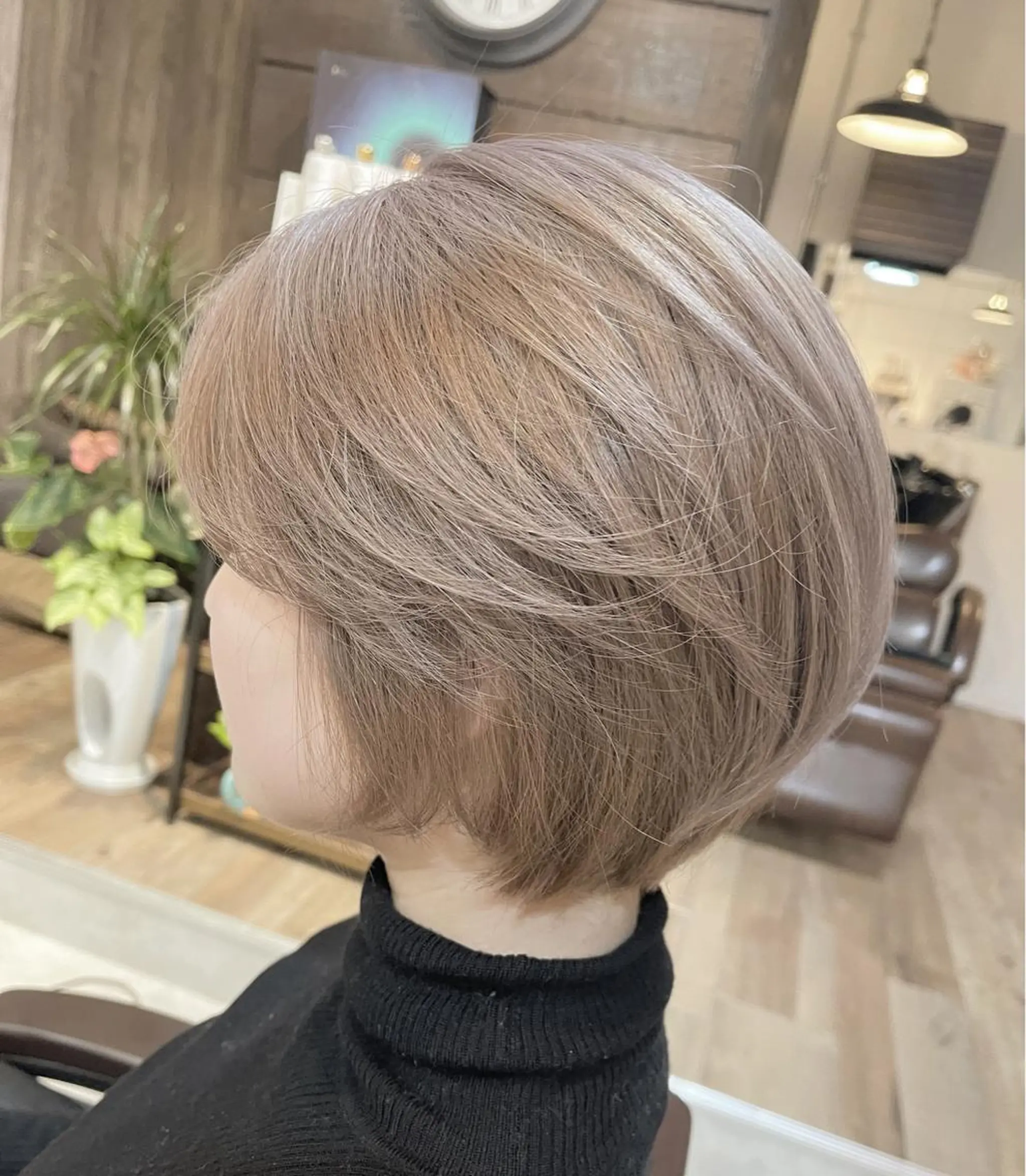 ショート カラー アディクシーカラー ベージュカラー ブリーチ ケアブリーチ イルミナカラー i  plus＋所属・髪質改善で 憧れの潤艶美髪にのヘアスタイル