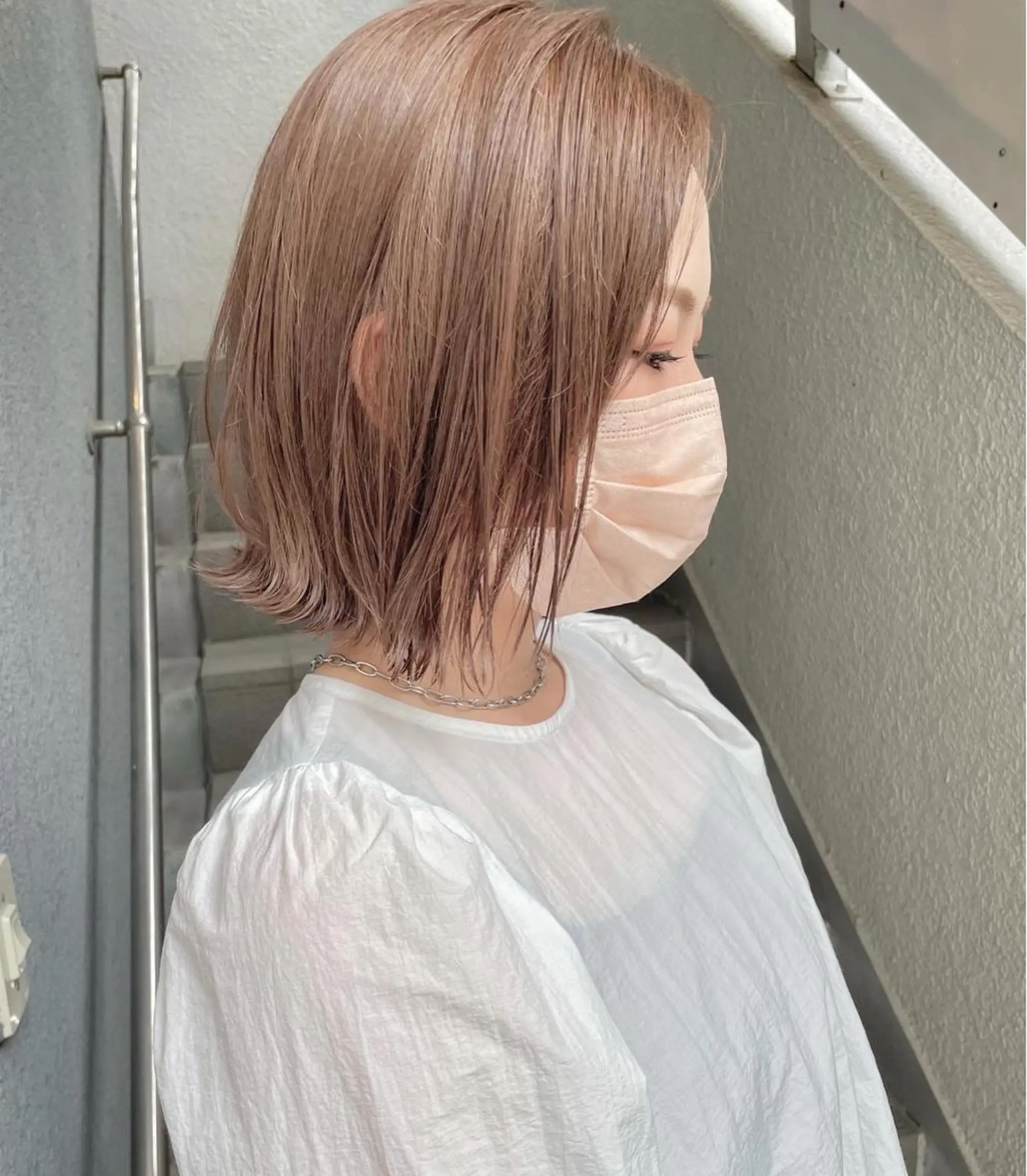 ミディアム カラー ベージュカラー ブリーチ ケアブリーチ ダブルカラー イヤリングカラー センターパート 田形清流のヘアスタイル