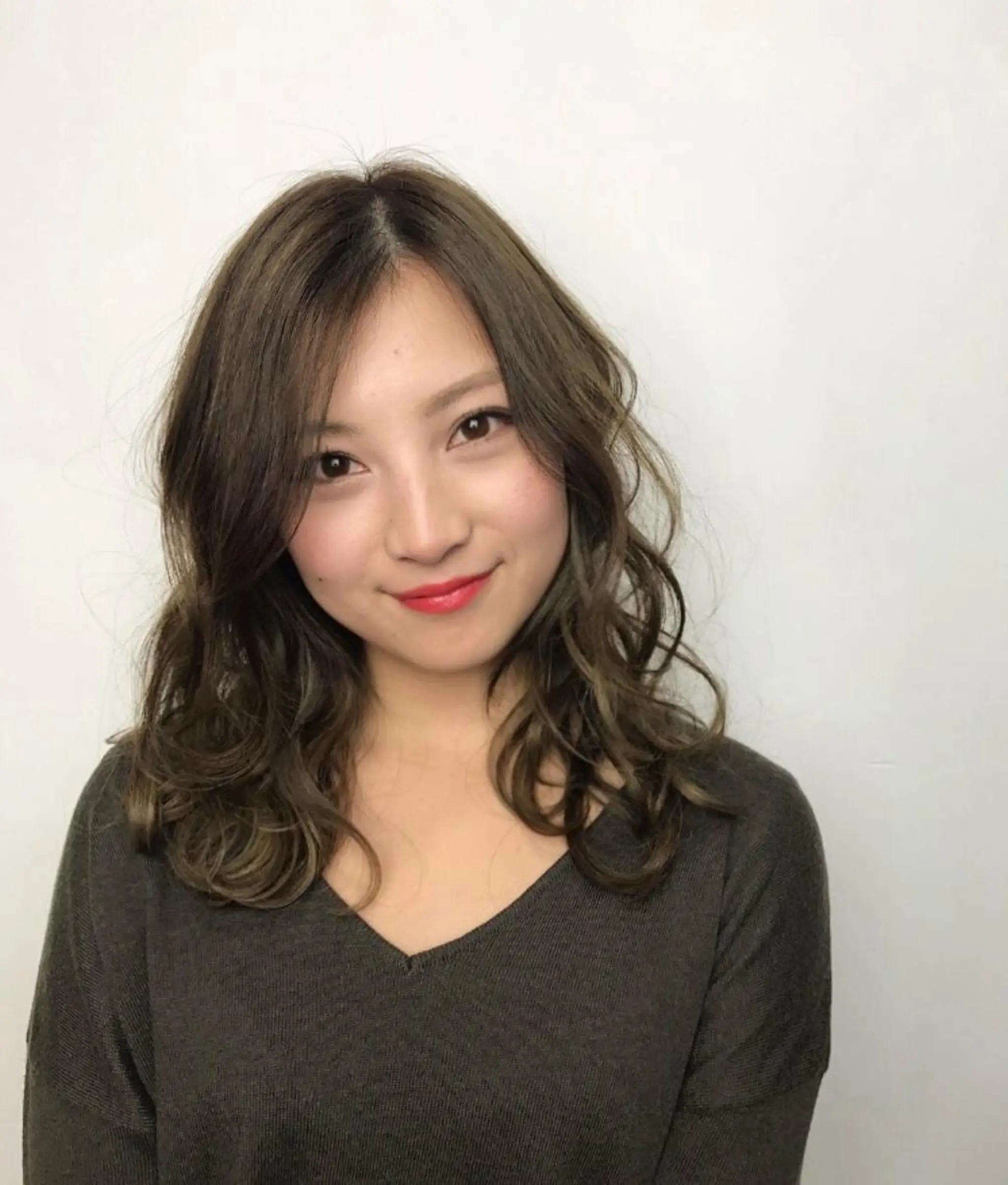 ショート ミディアム セミロング ロング カラー アッシュ ベージュカラー ハイライトカラー ハイライト カット特化柏駅 徒歩3分LOUのヘアスタイル
