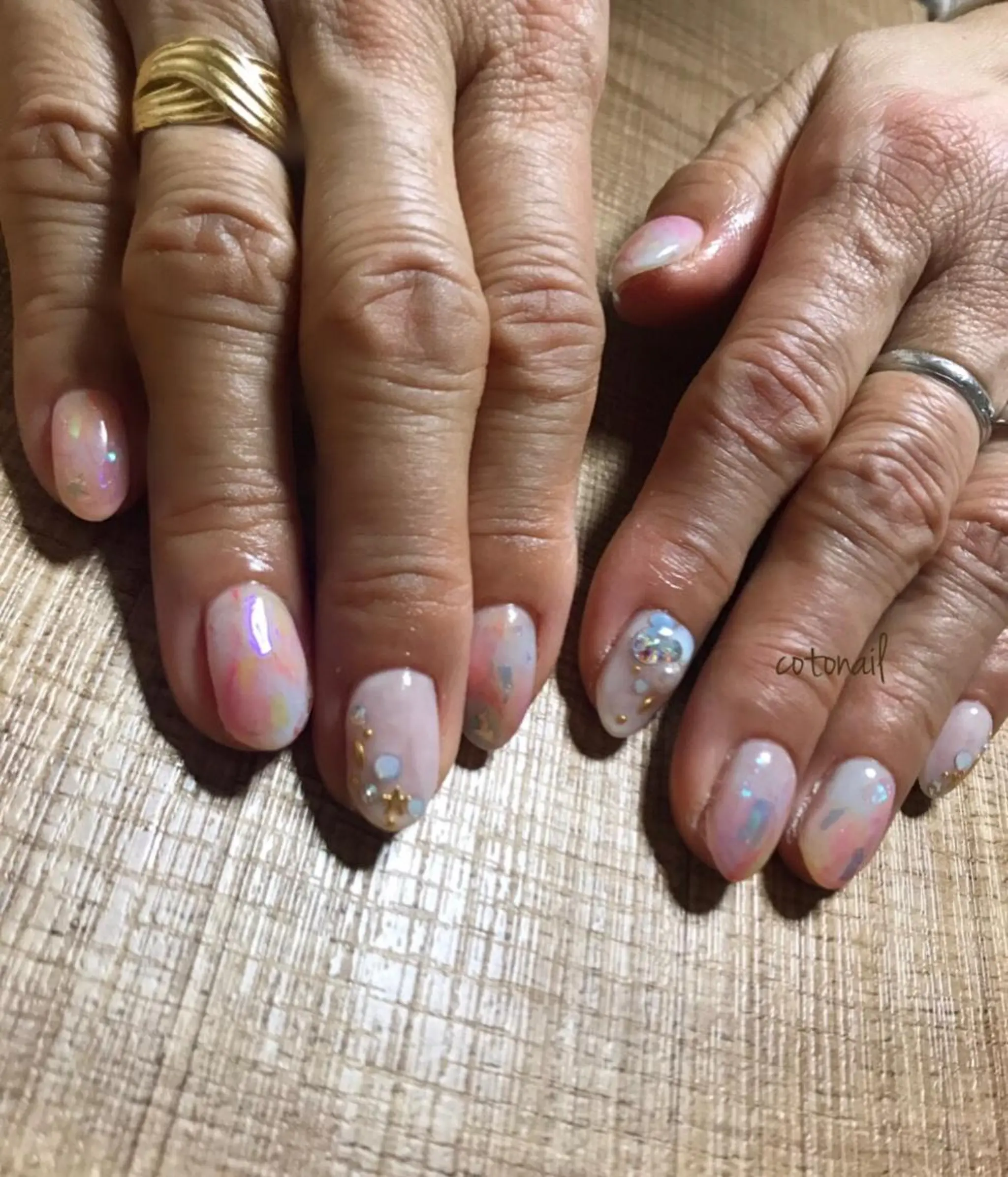 ミディアム ネイル ツメトマツゲ .のネイルデザイン