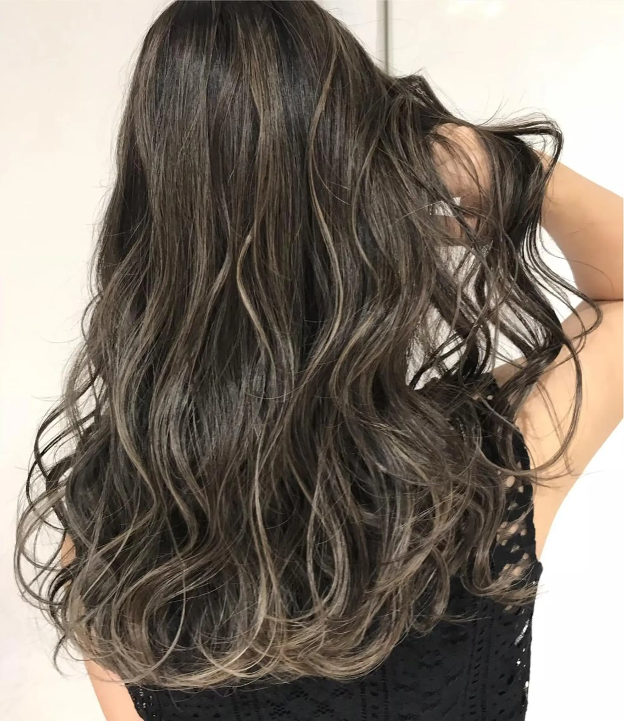 ロング ミルクティーハイトー ン💖副店長mikaのヘアスタイル