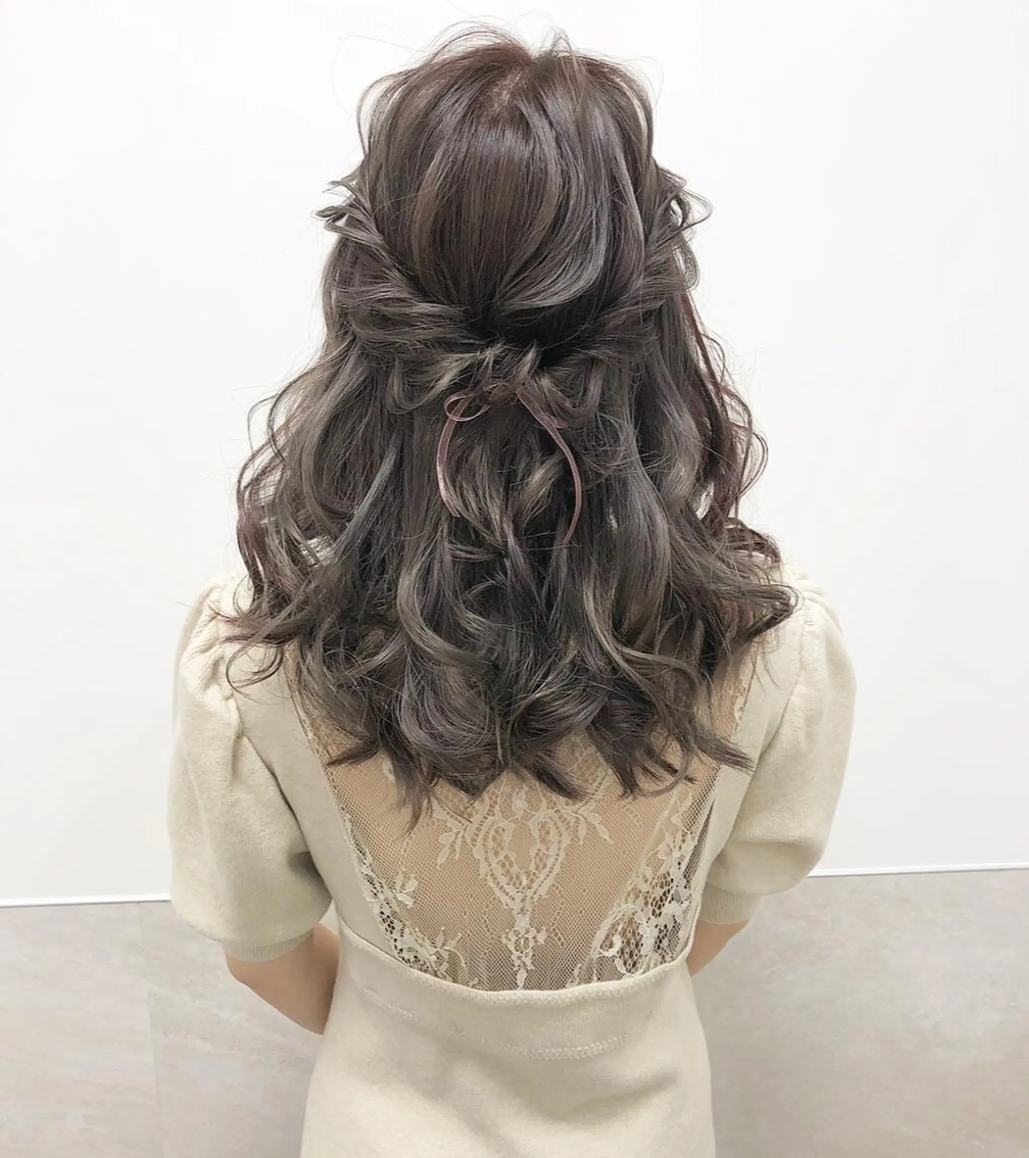 セミロング カラー ヘアアレンジ ハーフアップ ダブルカラー グレージュ ラベンダーカラー ラベンダーグレージュ autre所属・大久保 ひでなりのヘアスタイル