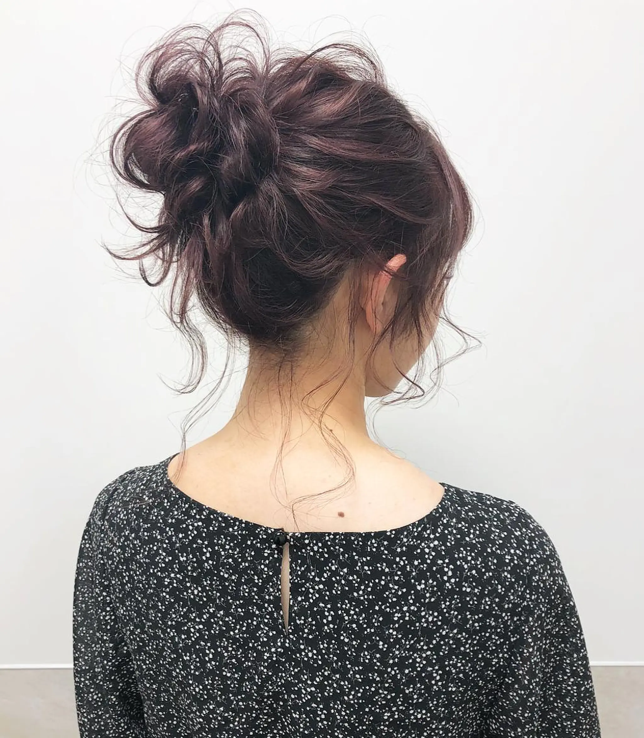 セミロング カラー ヘアアレンジ お団子ヘア ブリーチ ラベンダーカラー autre所属・大久保 ひでなりのヘアスタイル