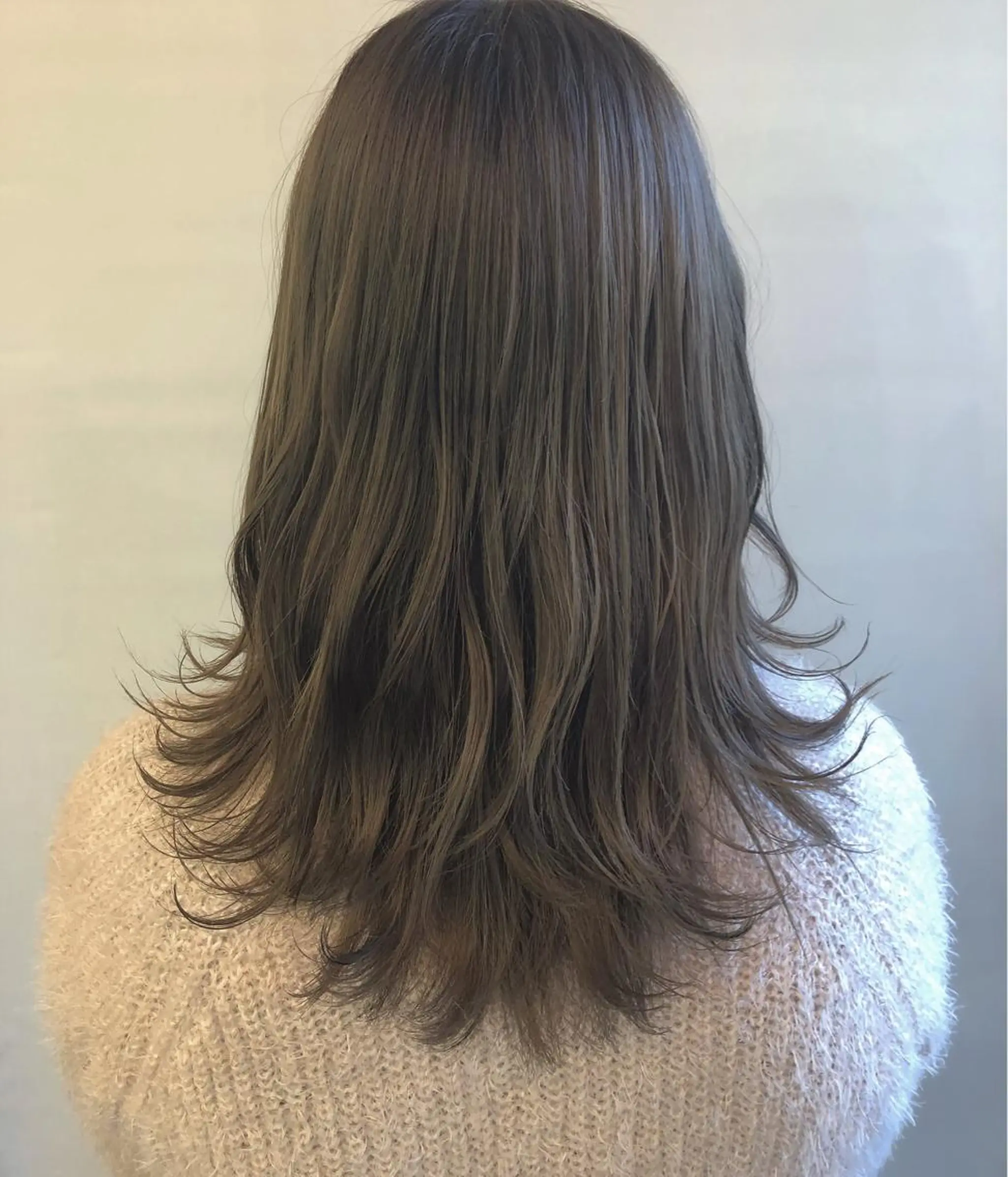 セミロング カラー ベージュカラー ブリーチ カット ヘアカラー 齋藤 咲のヘアスタイル