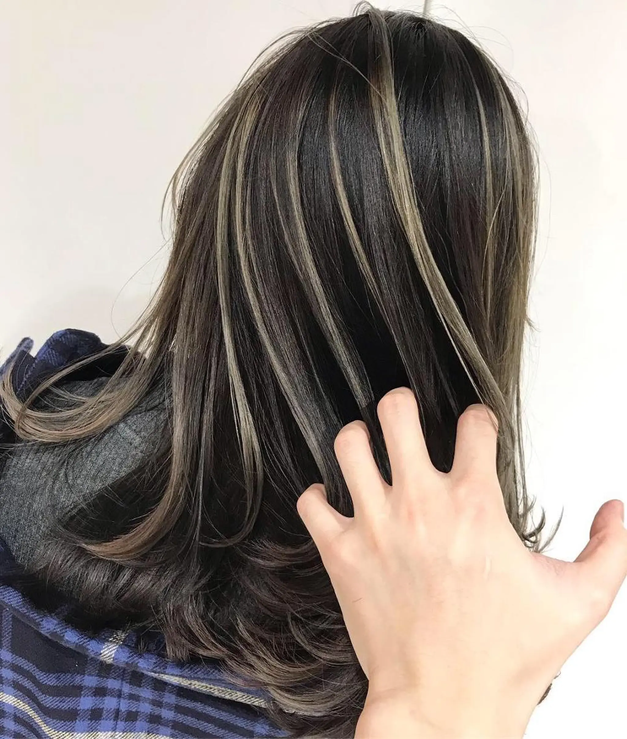 ロング カラー パーマ 透明感カラー ハイライトカラー ハイライト カット ヘアカラー トリートメント 公式 Ease by amble luxeのヘアスタイル