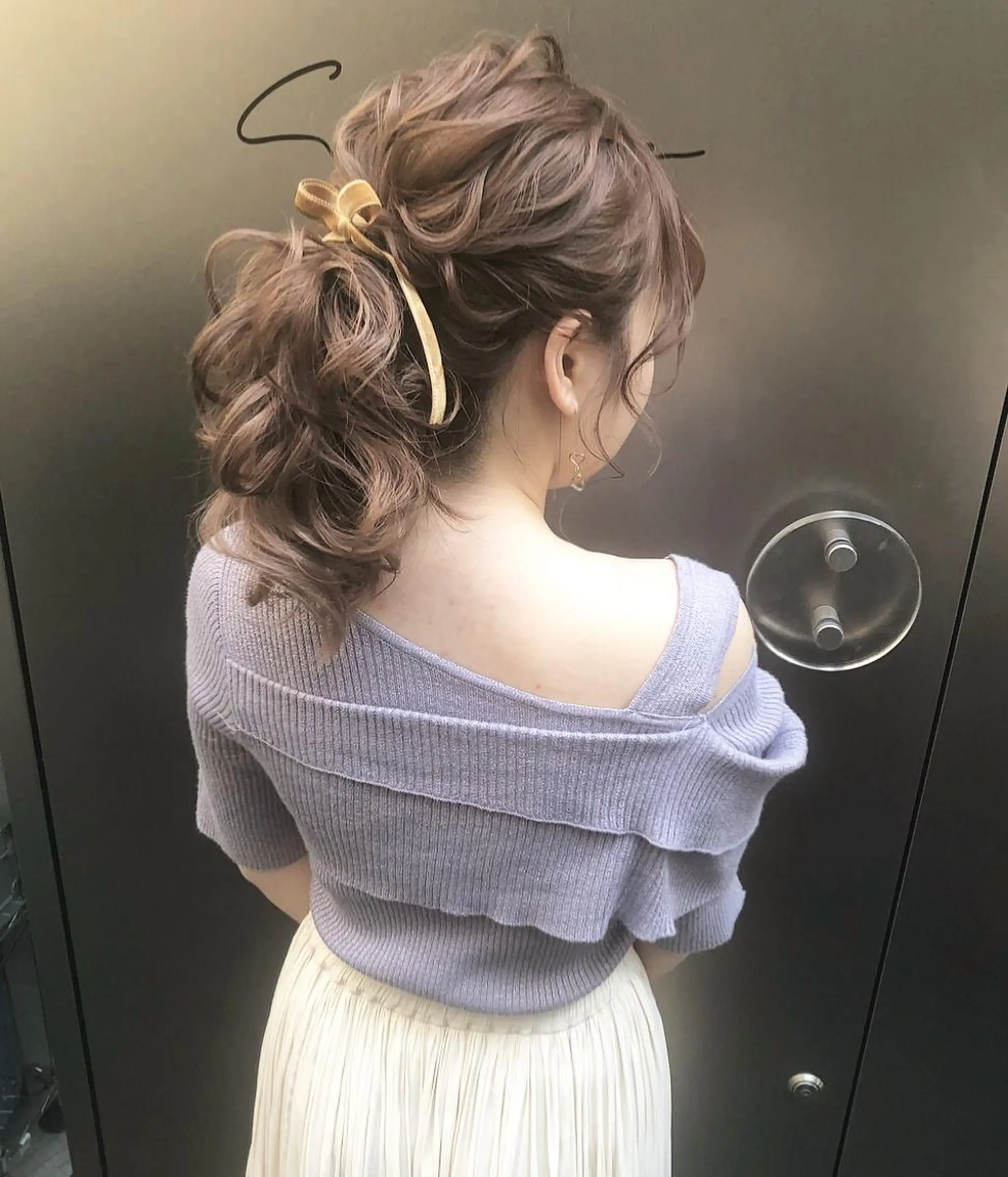 セミロング カラー ヘアアレンジ ポニーテール パープルカラー autre所属・大久保 ひでなりのヘアスタイル