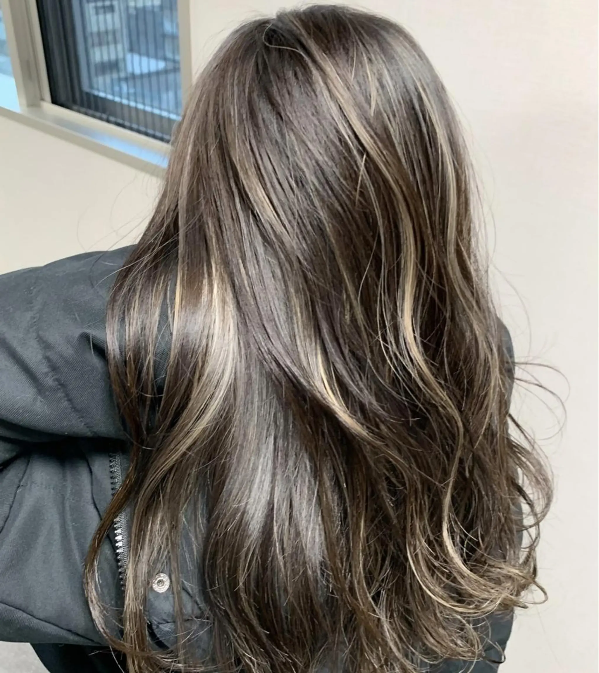 ロング ハイライト 髪質改善 レイヤーカット ヘアカラー 松井那津子 /ハイライトブリーチのヘアスタイル