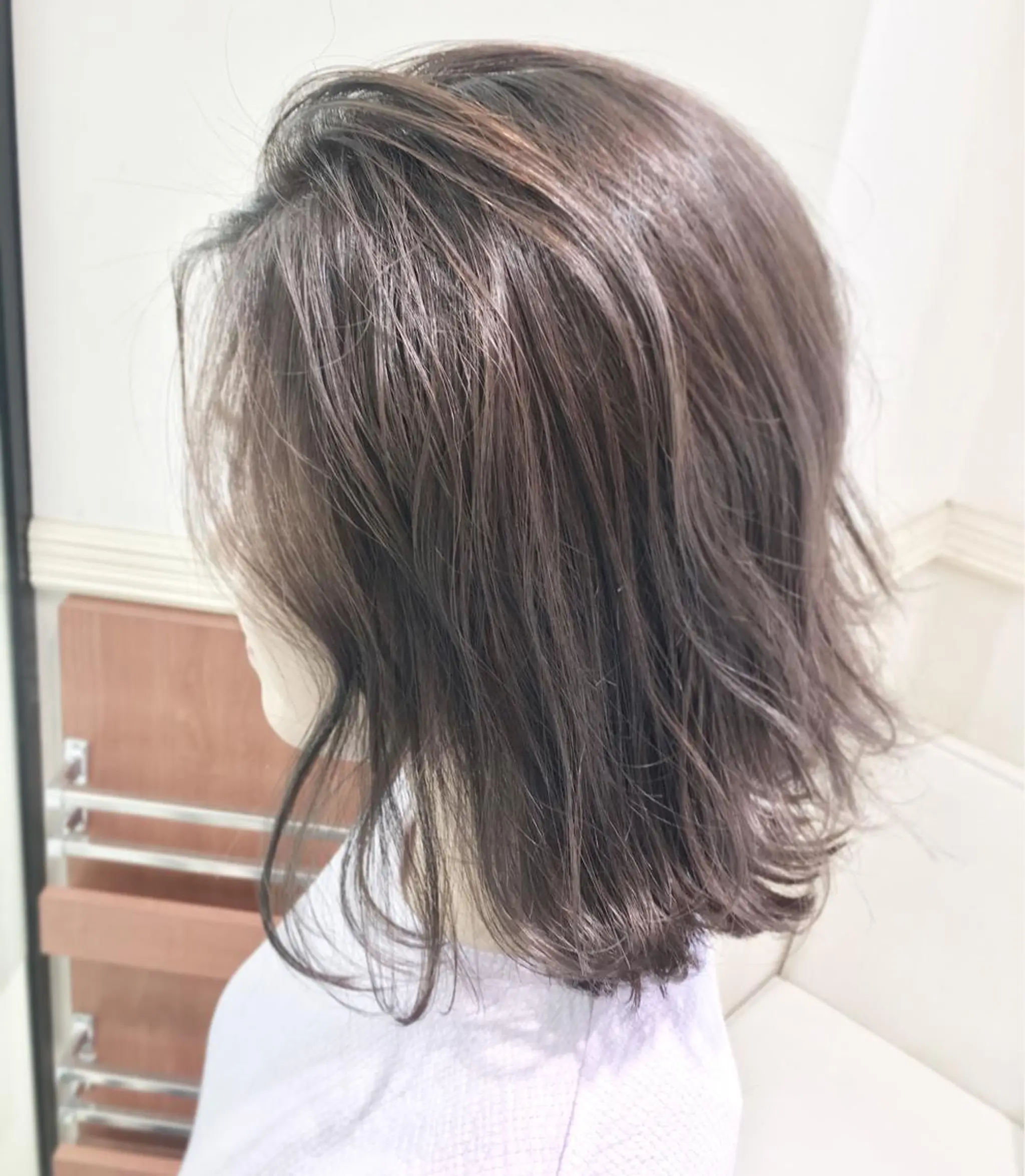 ショート カラー グレージュ 外ハネヘア カット ヘアカラー トリートメント N° jillva ♦️川端裕司♦️のヘアスタイル