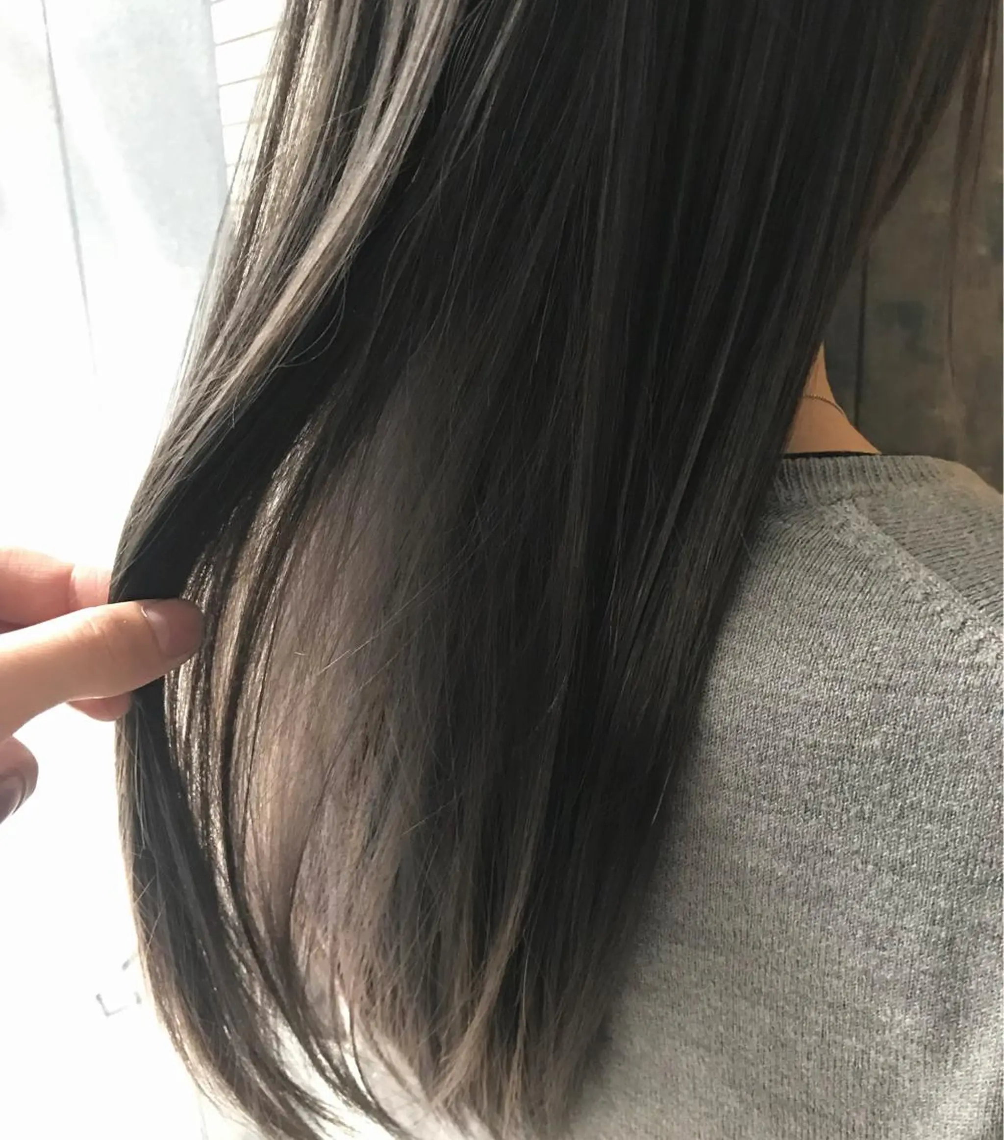 セミロング カラー グレージュ Tsuyoki .のヘアスタイル