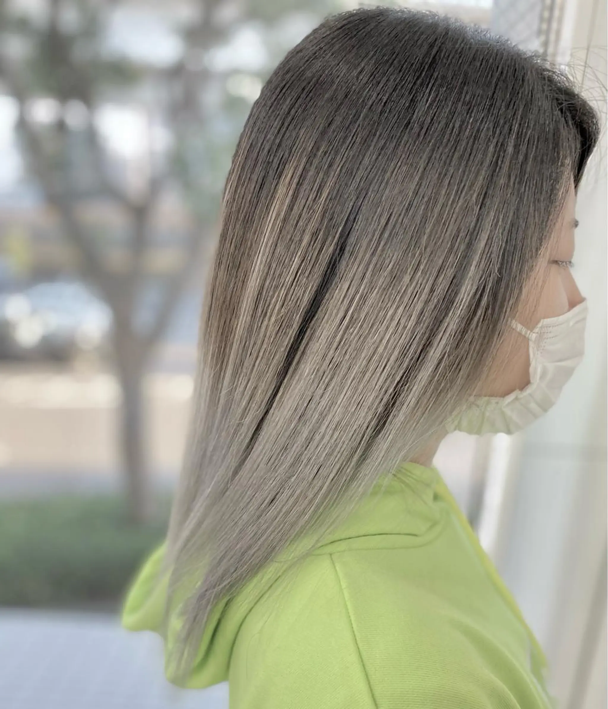 ミディアム カラー バレイヤージュ シルバー ホワイトシルバー レイヤーカット 松井 敬太郎のヘアスタイル