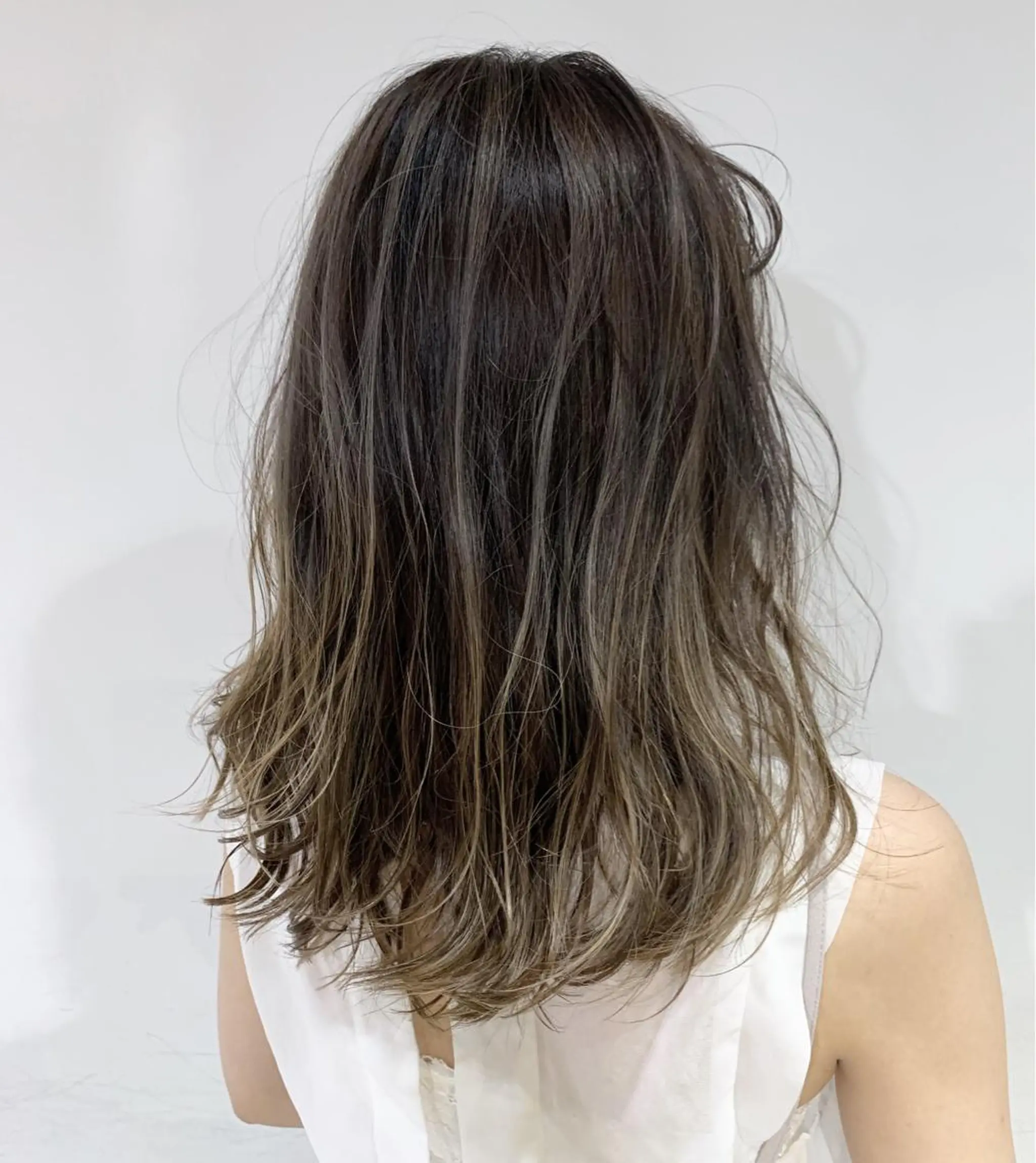 ロング カラー グラデーションカラー ハイライトカラー ハイライト カット ヘアカラー トリートメント ヘッドスパ TOPstylist ✂️フセケイタ✂️のヘアスタイル