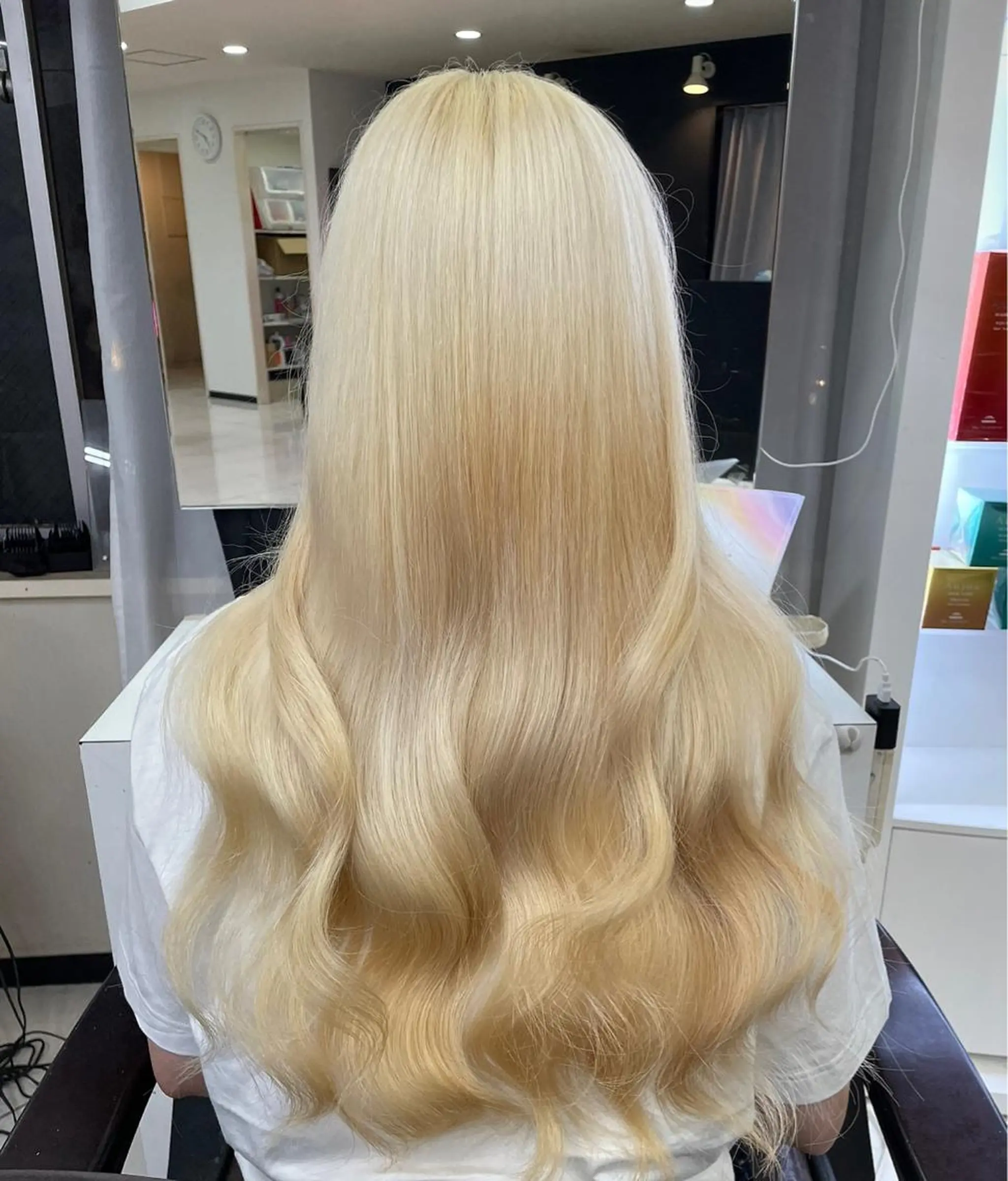 ロング カラー シールエクステ ブリーチ 抜きっぱなしブロンド エクステ ヘアカラー エクステ Ria OSAKA　梅田所属・マリカ🦋韓国 ハイトーン/エクステのヘアスタイル