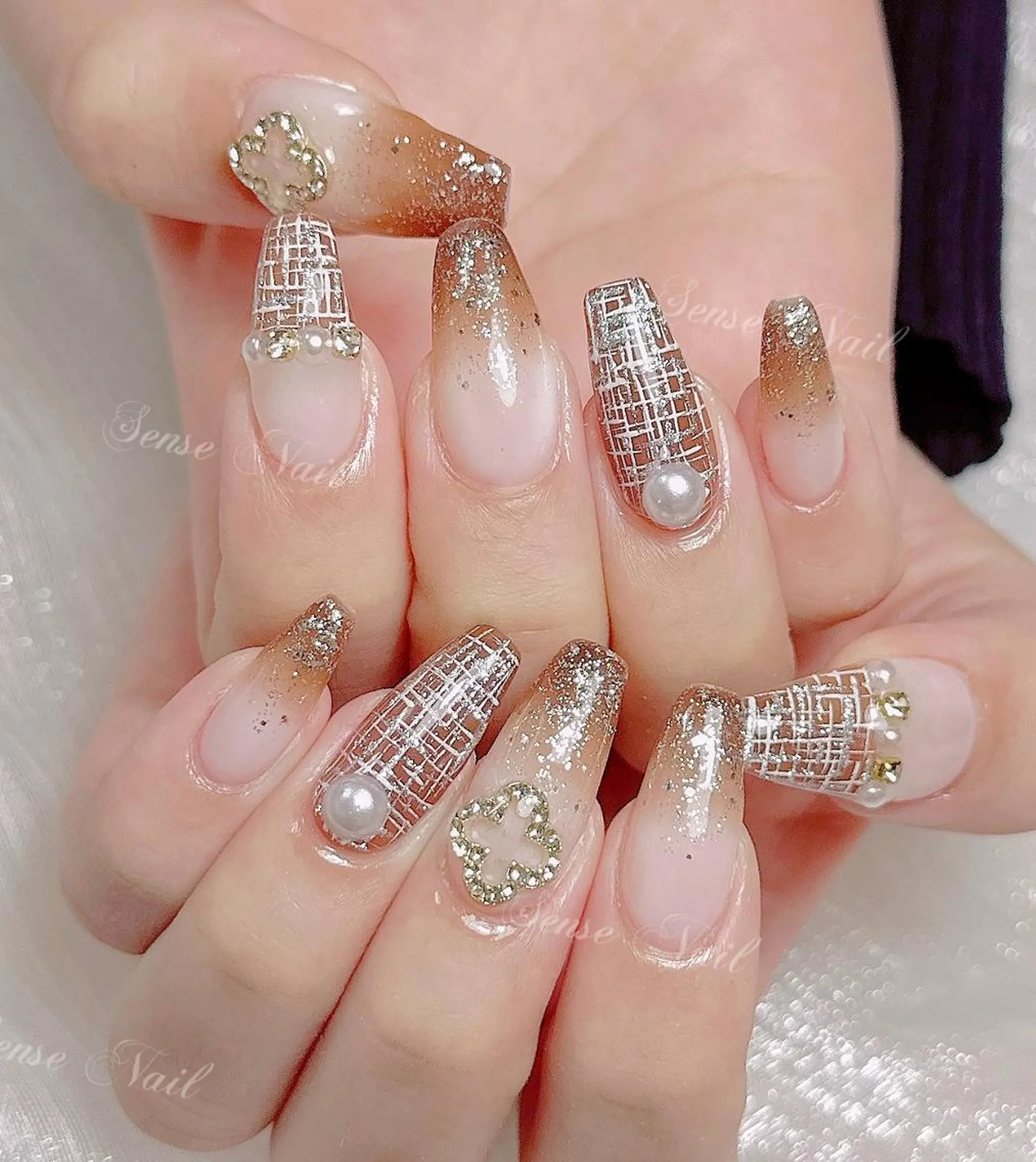 ネイル ハンドネイル Queening 🦋のネイルデザイン