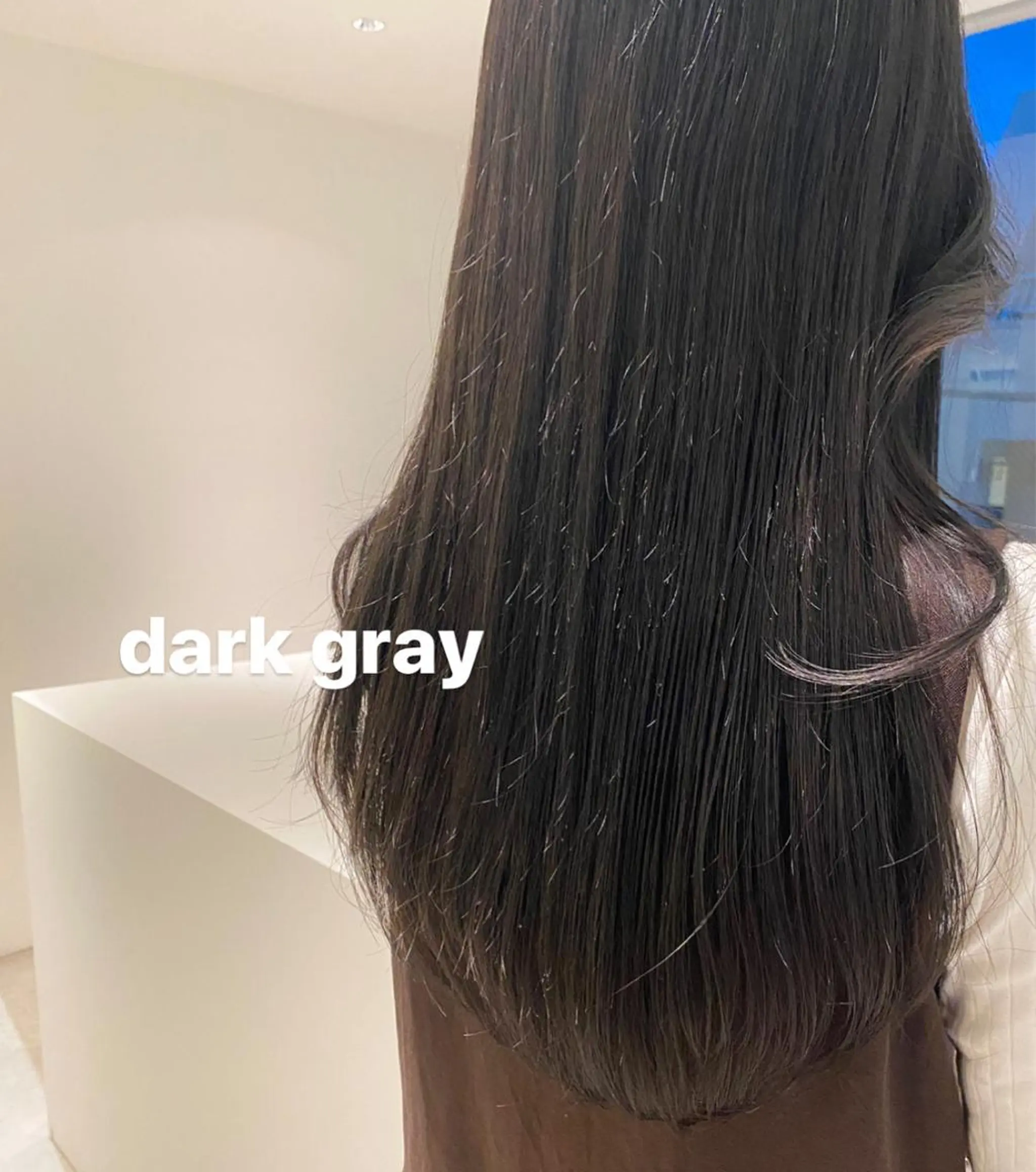 カラー 透明感カラー ダークグレー 美容室ANY所属・トップスタイリスト 赤塚蓉子のヘアスタイル