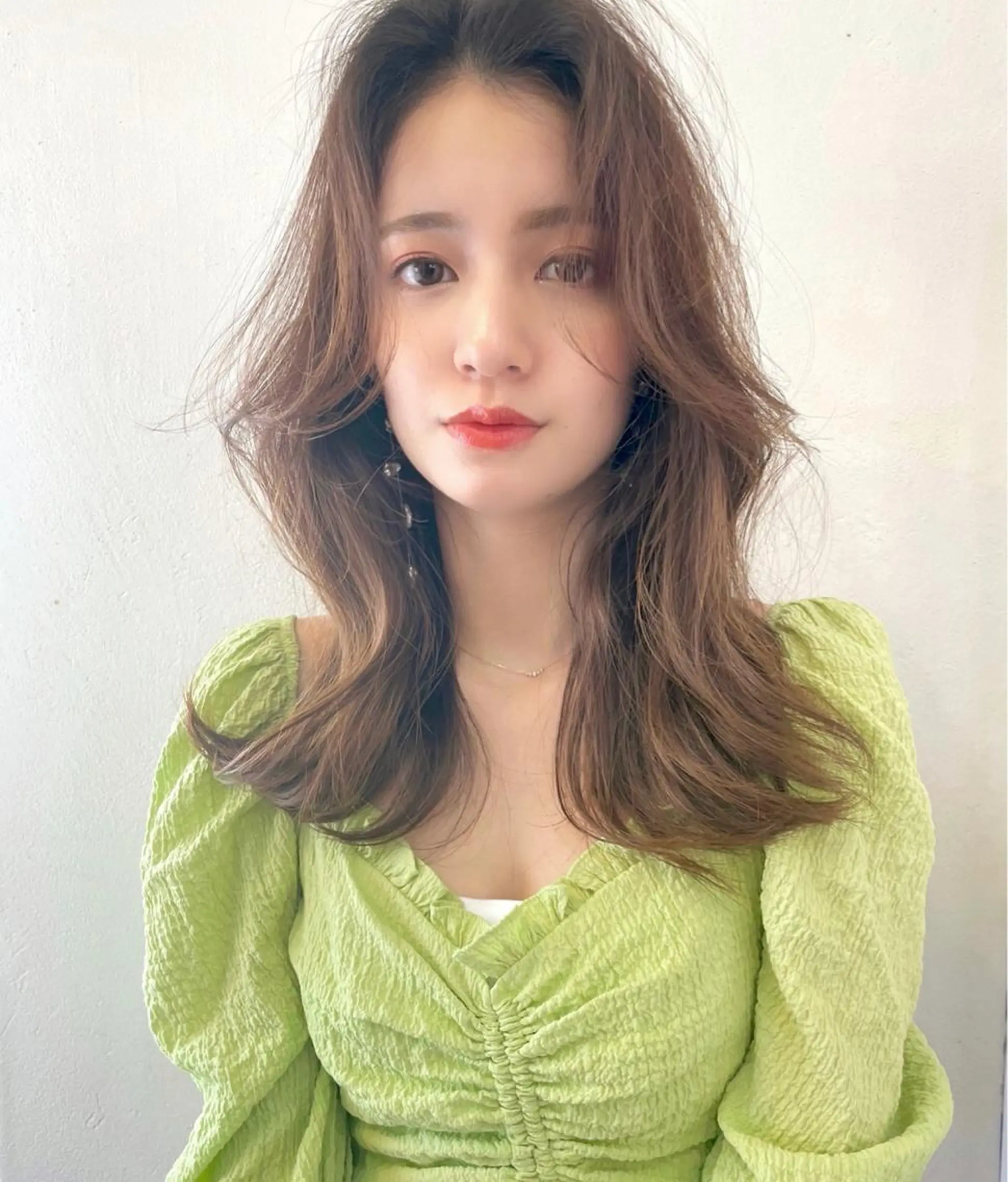 ミディアム カット ヘアカラー トリートメント レイヤーカット、 大人可愛い　中村美羅のヘアスタイル