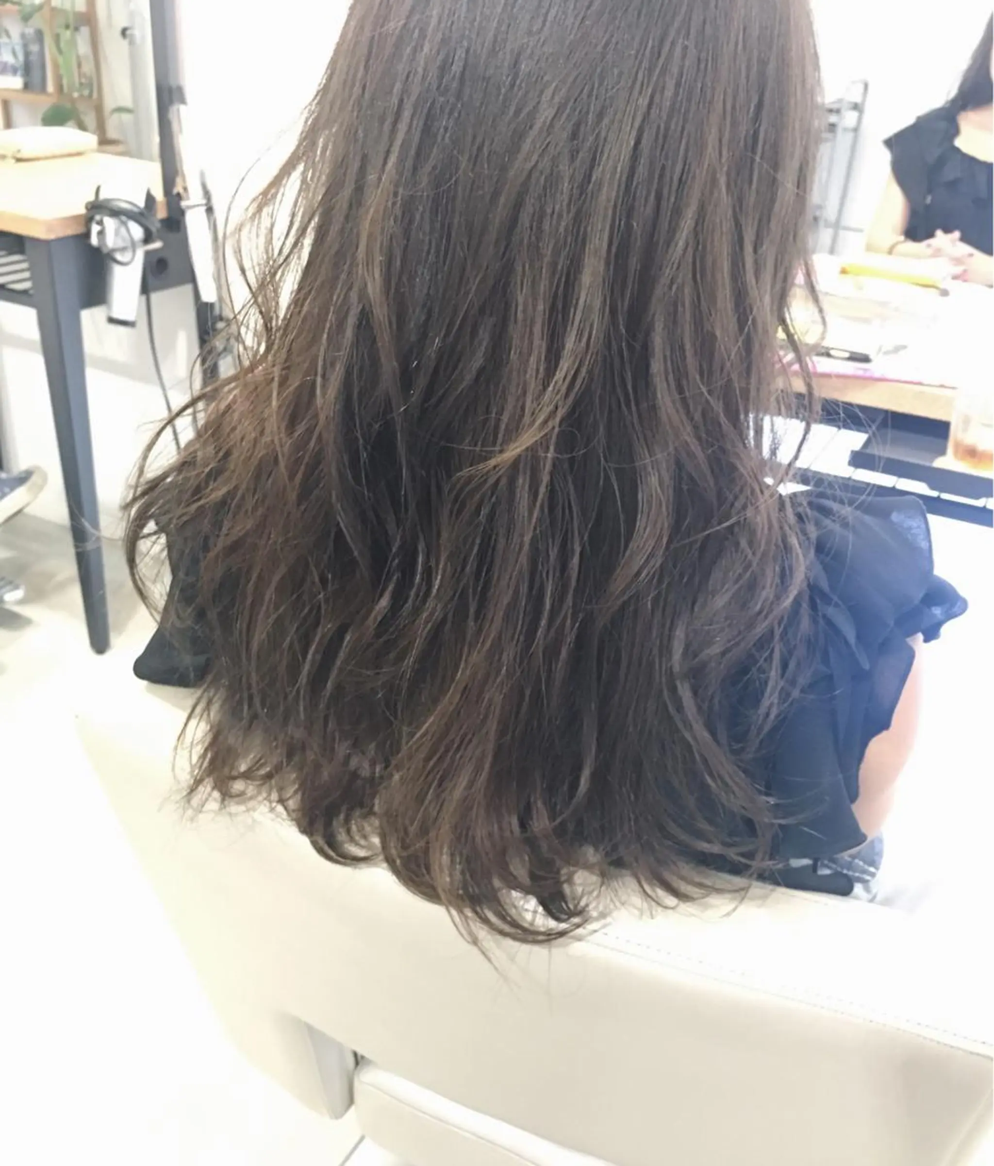 ロング カラー アッシュ レイヤーカット N/salon所属・中村 百合子のマツエク・マツパデザイン