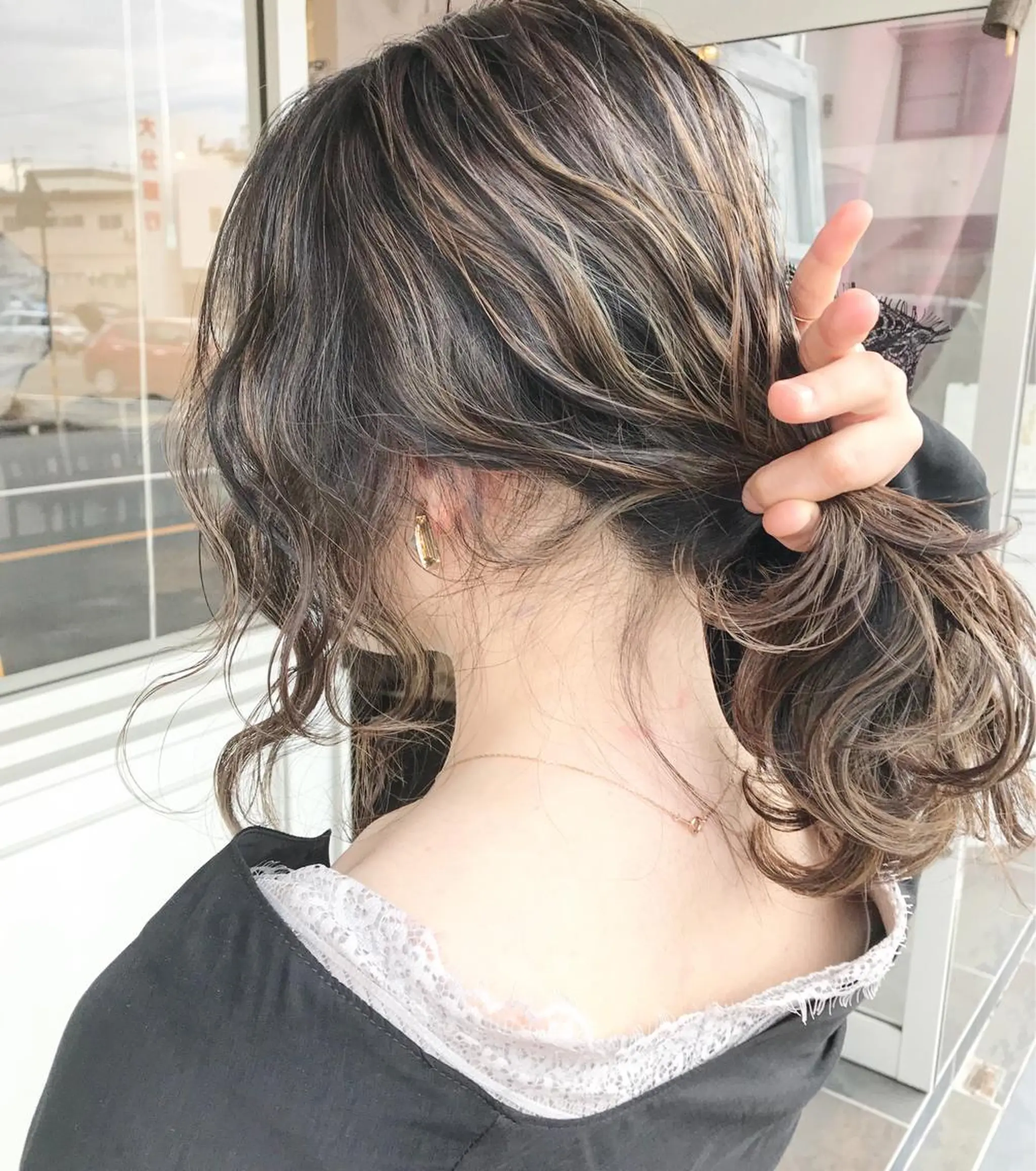 ミディアム カラー ヘアアレンジ バレイヤージュ ベージュカラー ブリーチ グラデーションカラー ハイライトカラー Mariana/ 鶴原-ハイライトのヘアスタイル