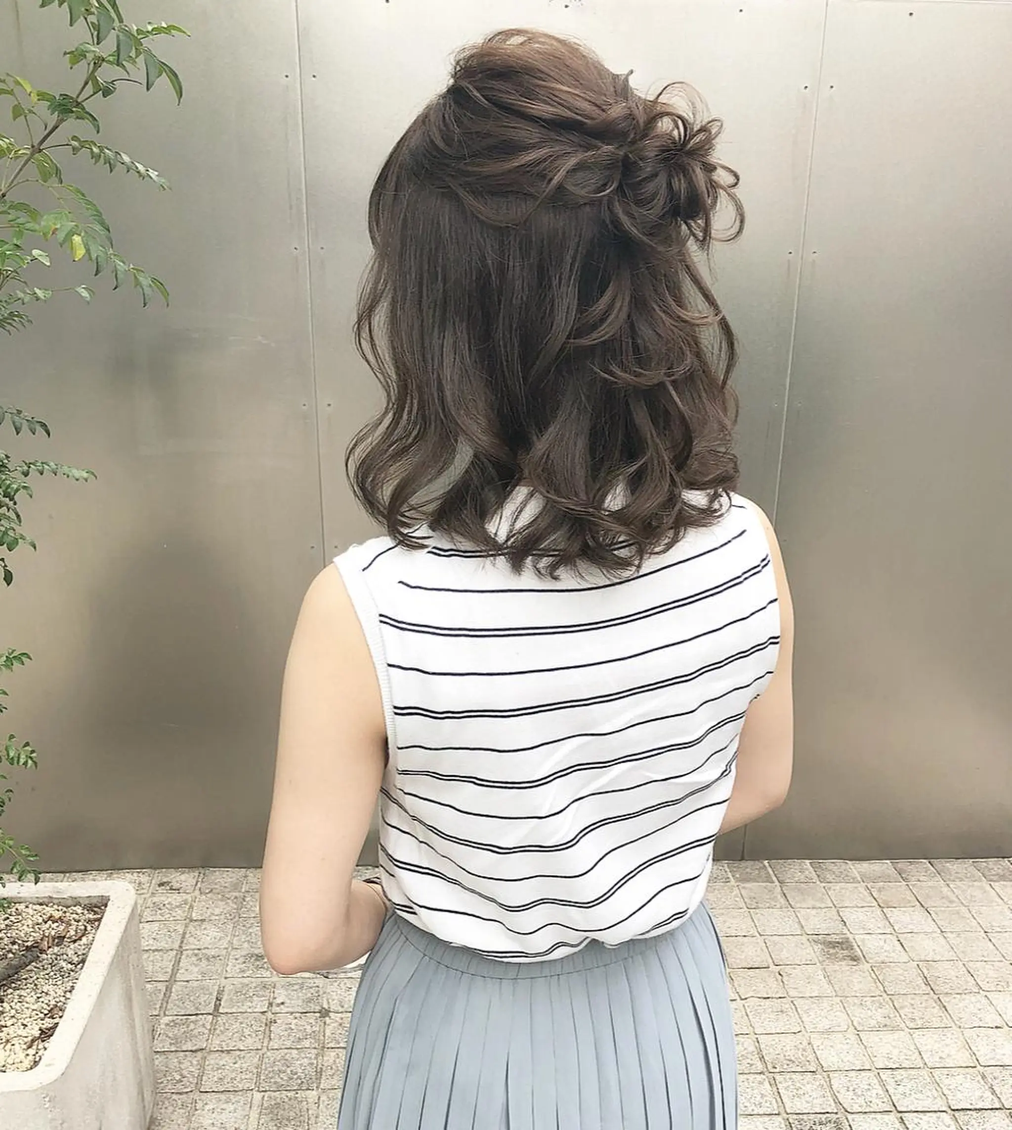 ミディアム カラー ヘアアレンジ ハーフアップ お団子ヘア ブリーチ ブリーチなしカラー autre所属・大久保 ひでなりのヘアスタイル
