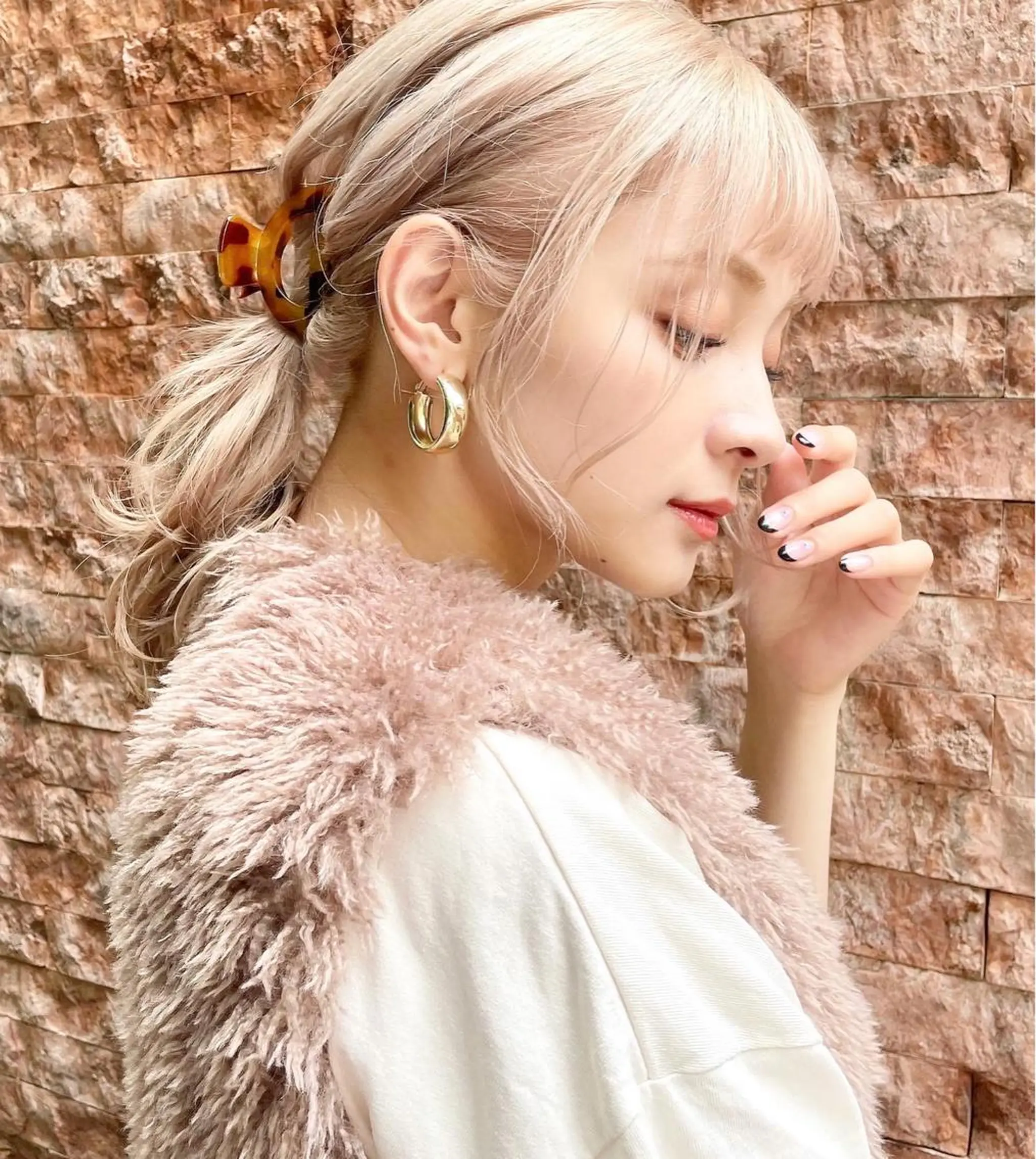 ミディアム カラー ヘアアレンジ ハイトーンカラー ヘアカラー ピンクカラー🩷 ヘアセットＮＯ.1のヘアスタイル