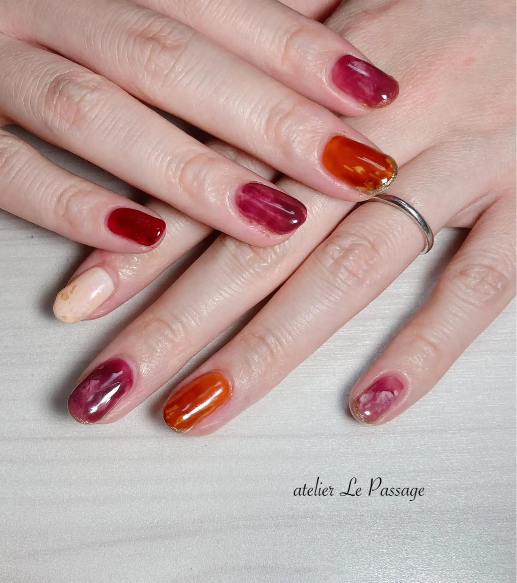 ネイル ボルドー ジェルネイル ニュアンスネイル オフィスネイル パラジェル Atelier Le Passage所属・h nakatsukaのネイルデザイン