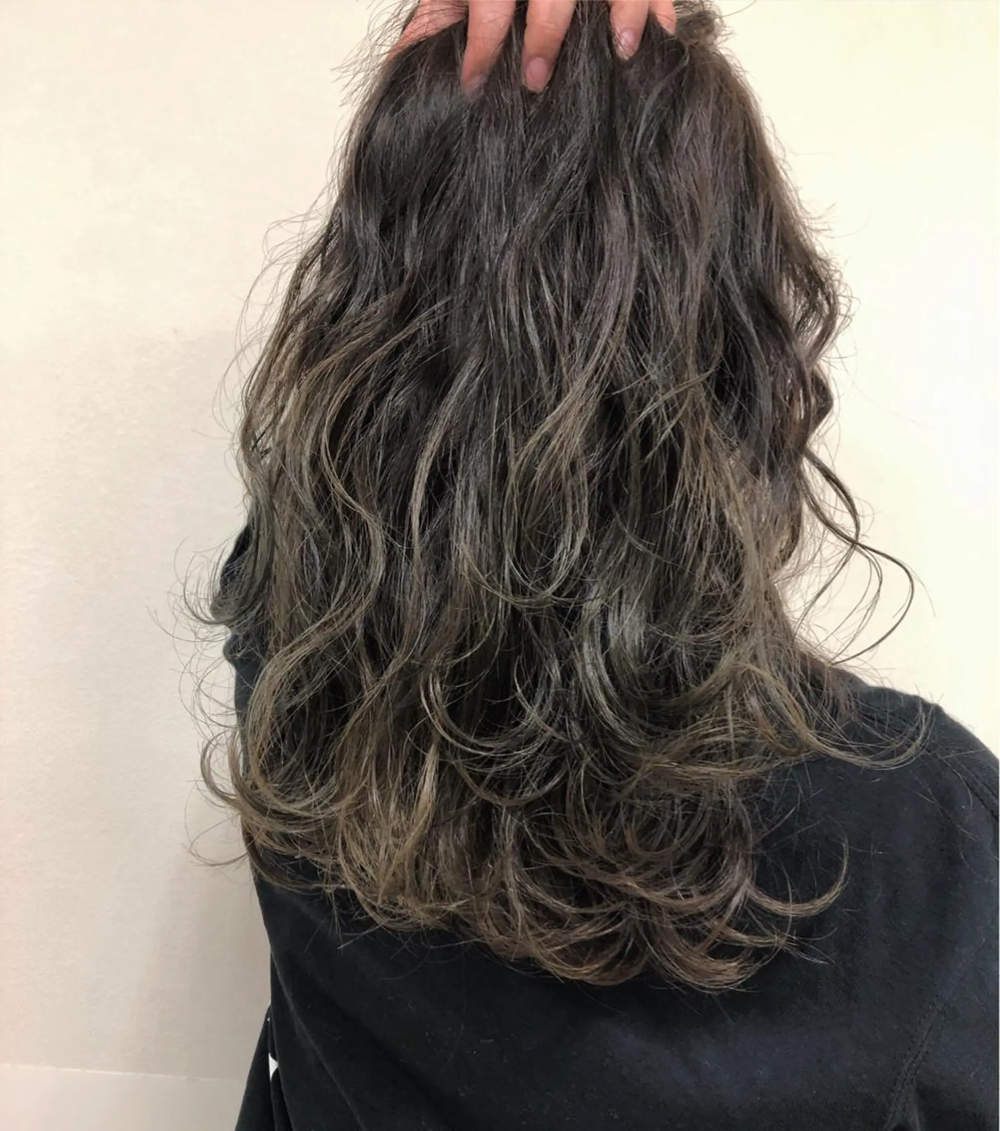 ロング カラー アッシュ バレイヤージュ グレージュ ハイライトカラー ハイライト 丸谷 みくのその他イメージ