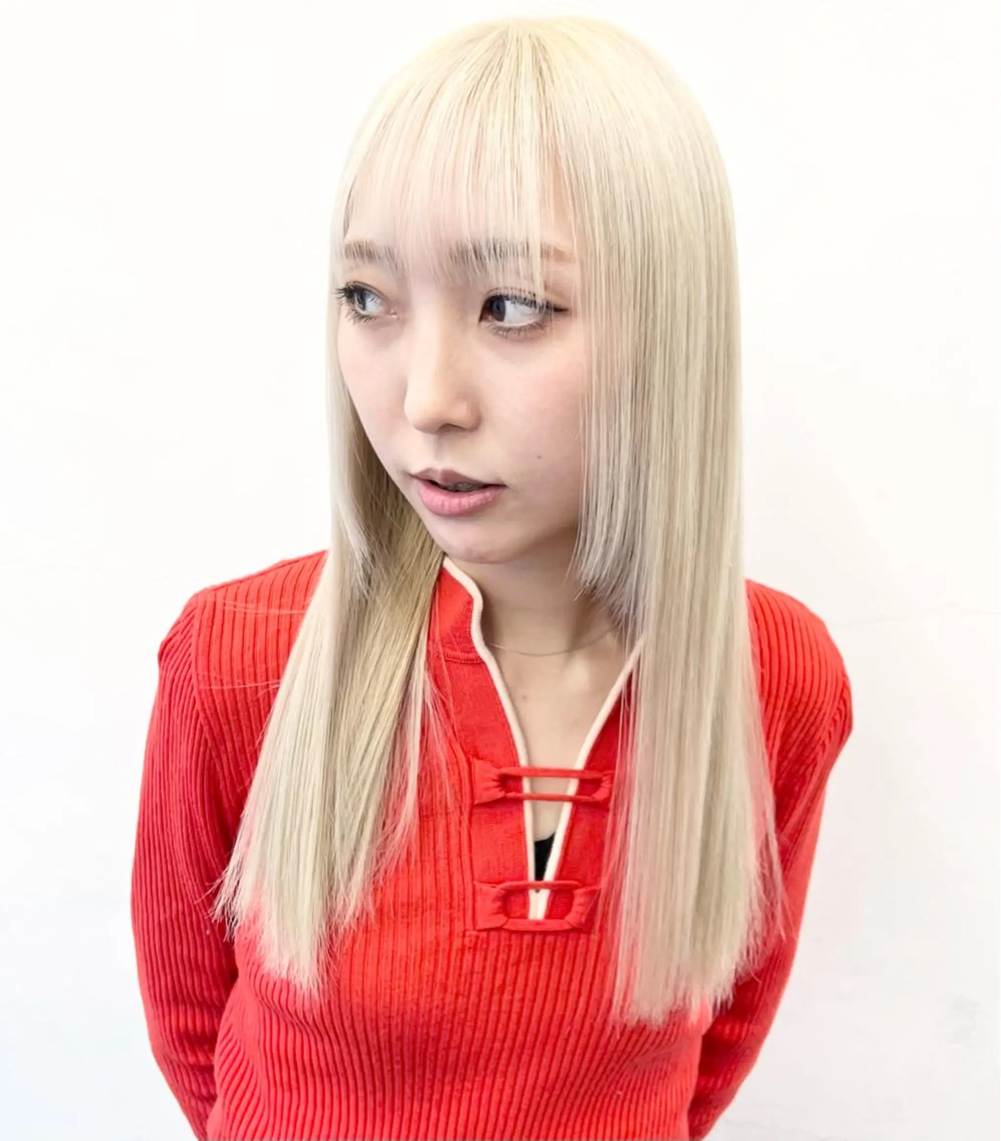 セミロング カラー ヘアアレンジ ブリーチ ケアブリーチ 縮毛矯正 カット ヘアカラー トリートメント HARU//原宿🤍 リピート率NO.1のヘアスタイル