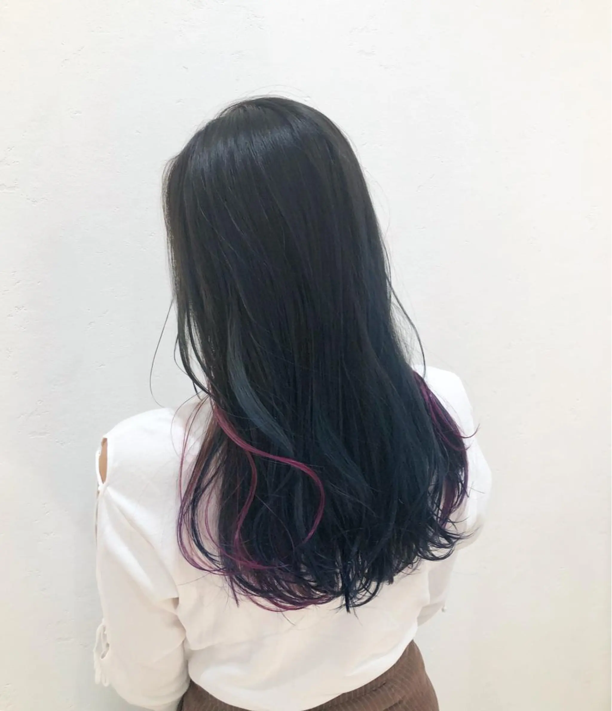 ロング カラー ブルーカラー インナーカラー ネイビーカラー ピンクカラー ヘアカラー 透け感カラー🫧 加納トモヒロのヘアスタイル