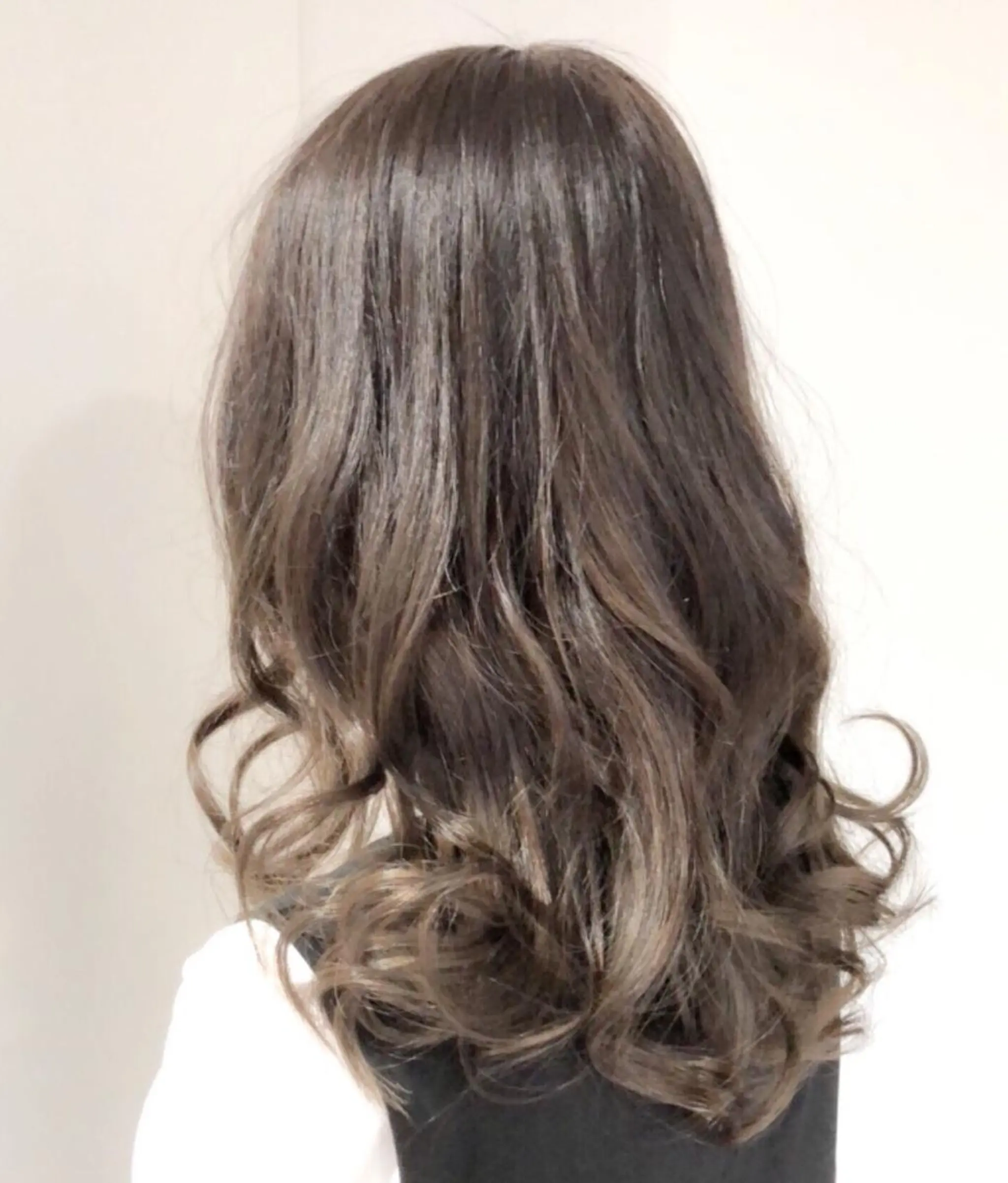セミロング カラー ブリーチ グレージュ ブリーチなしカラー エフェクトブリーチ エクステhiroのヘアスタイル