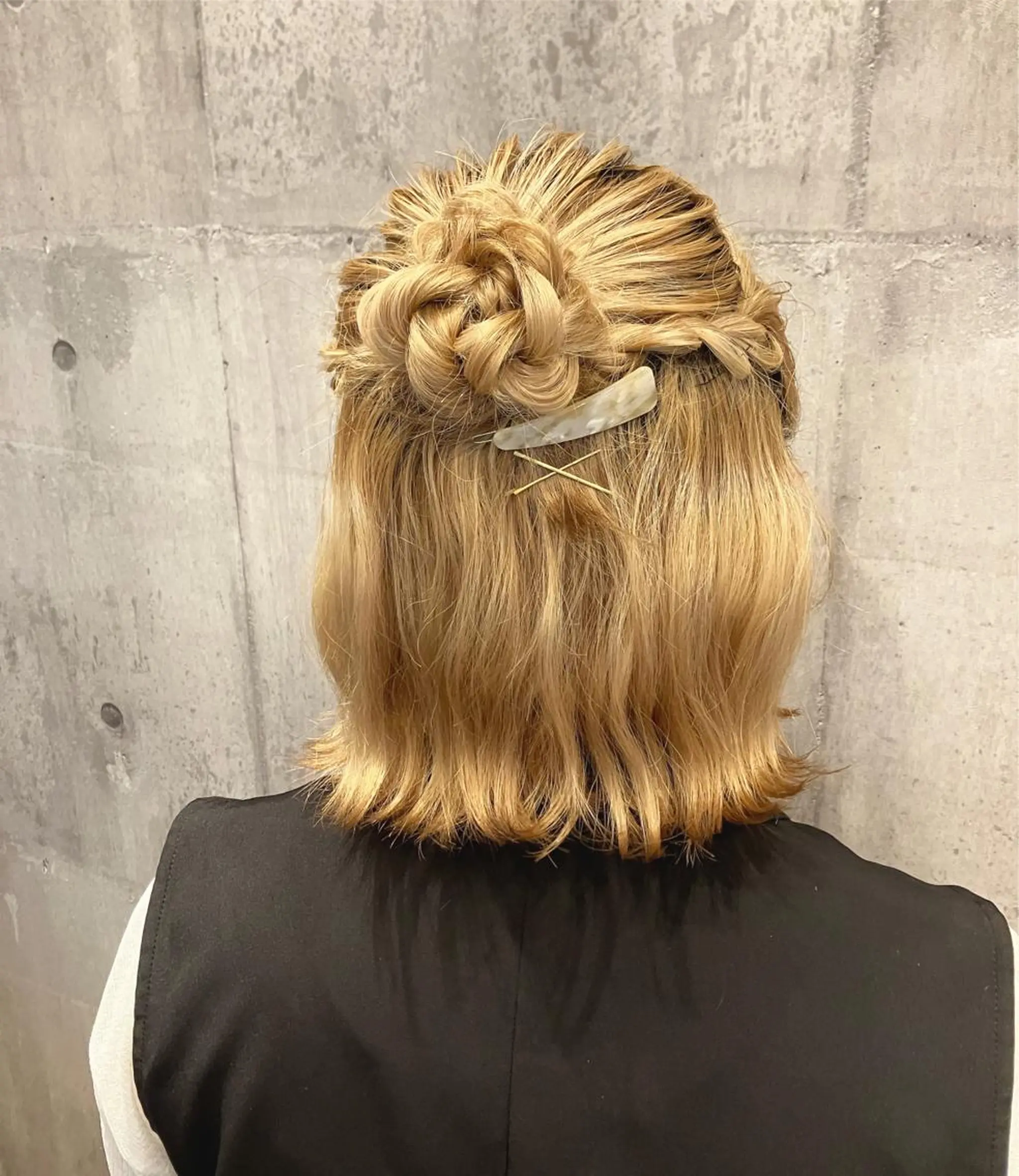 ミディアム お団子ヘア えばら まい/attraのヘアスタイル